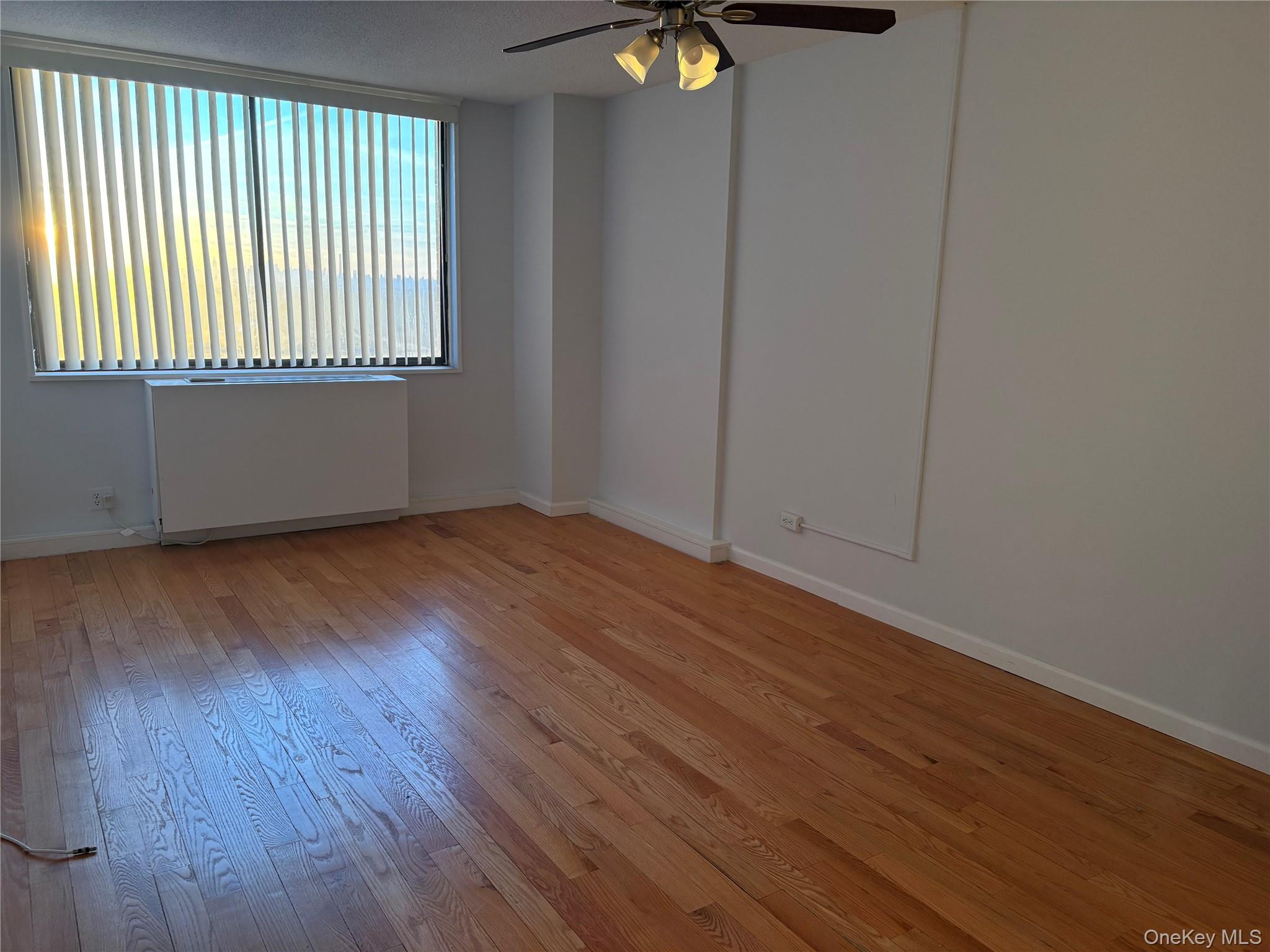 #11 photo, 1 Bay Club Drive, קווינס Bayside , NY 11360