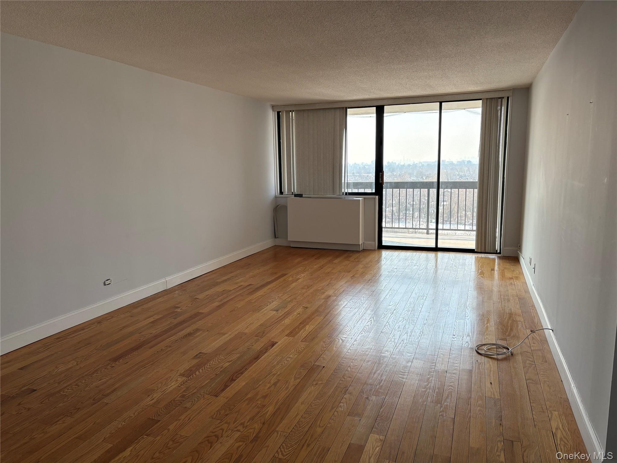 #8 photo, 1 Bay Club Drive, קווינס Bayside , NY 11360