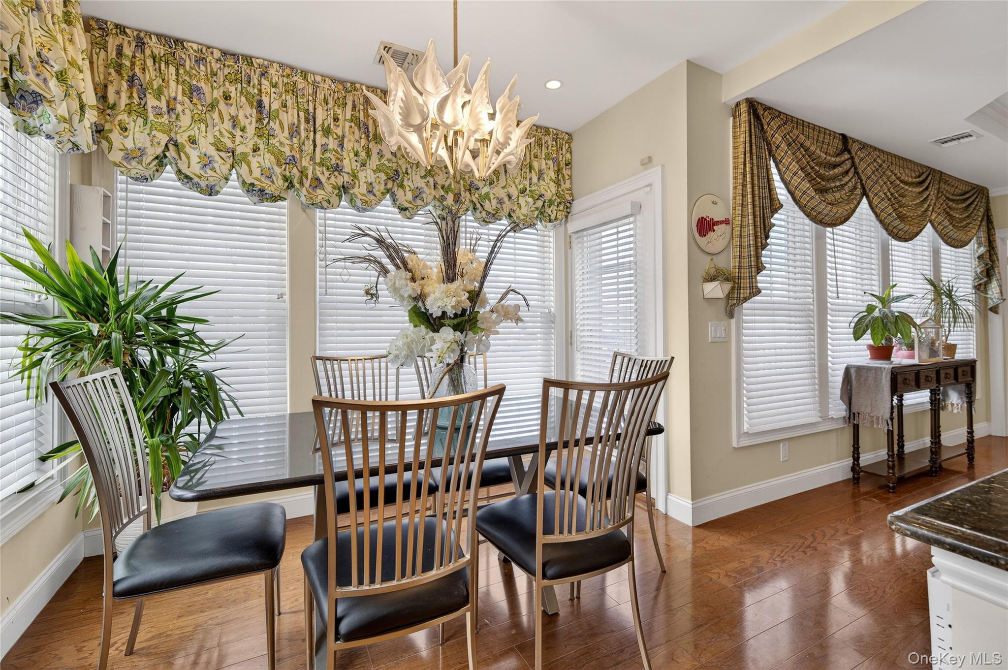 #10 photo, 556 Pacing Way, ナッソー郡 Westbury , NY 11590