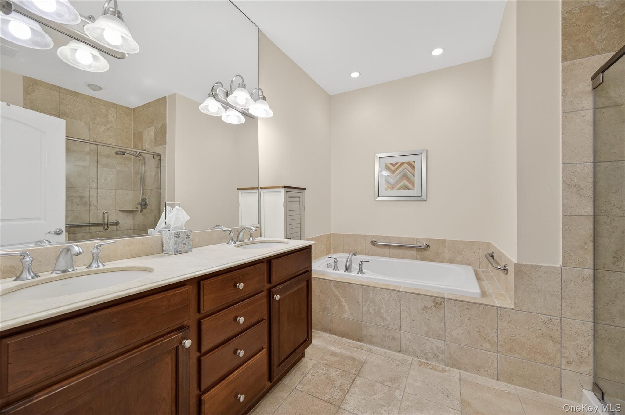 #13 photo, 556 Pacing Way, ナッソー郡 Westbury , NY 11590