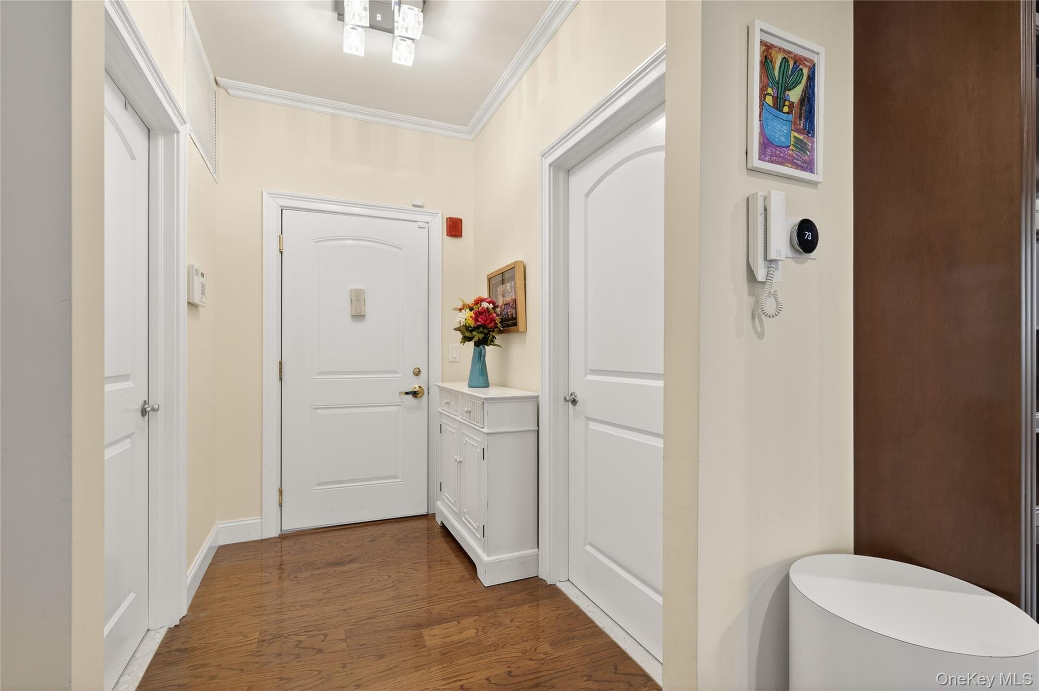 #2 photo, 556 Pacing Way, ナッソー郡 Westbury , NY 11590