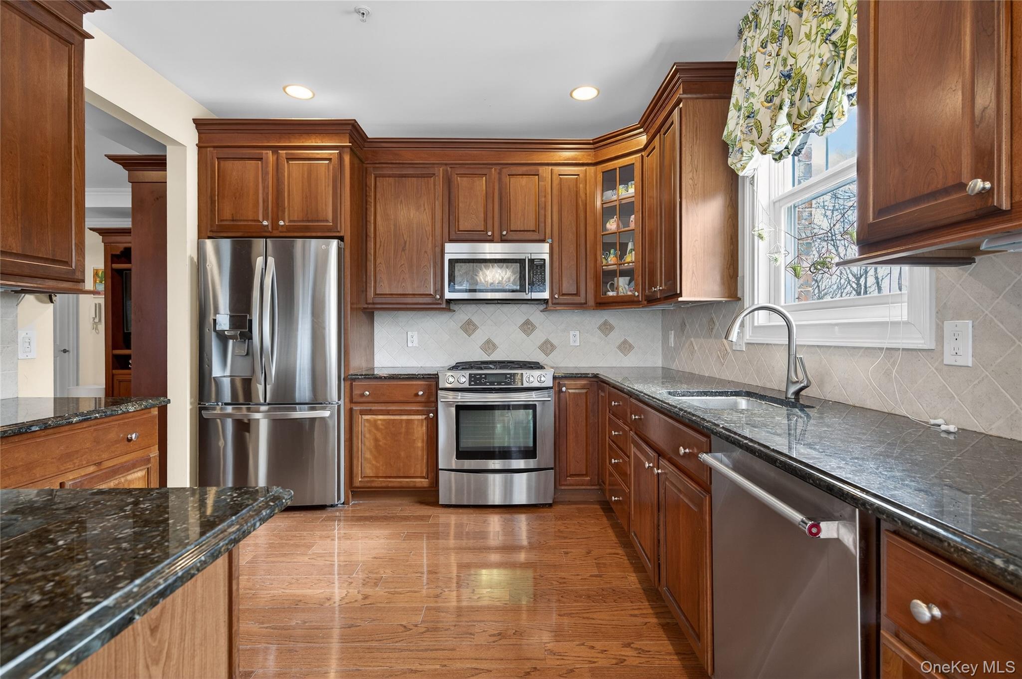 #8 photo, 556 Pacing Way, ナッソー郡 Westbury , NY 11590