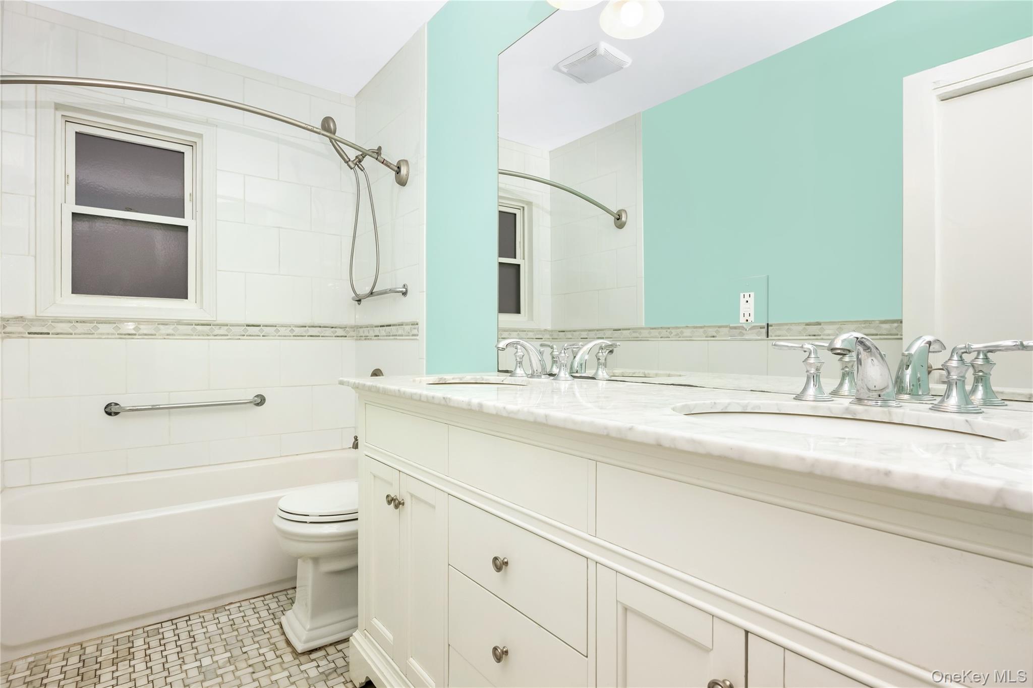 #17 photo, 10 Sherman, Glen Cove , NY 11542