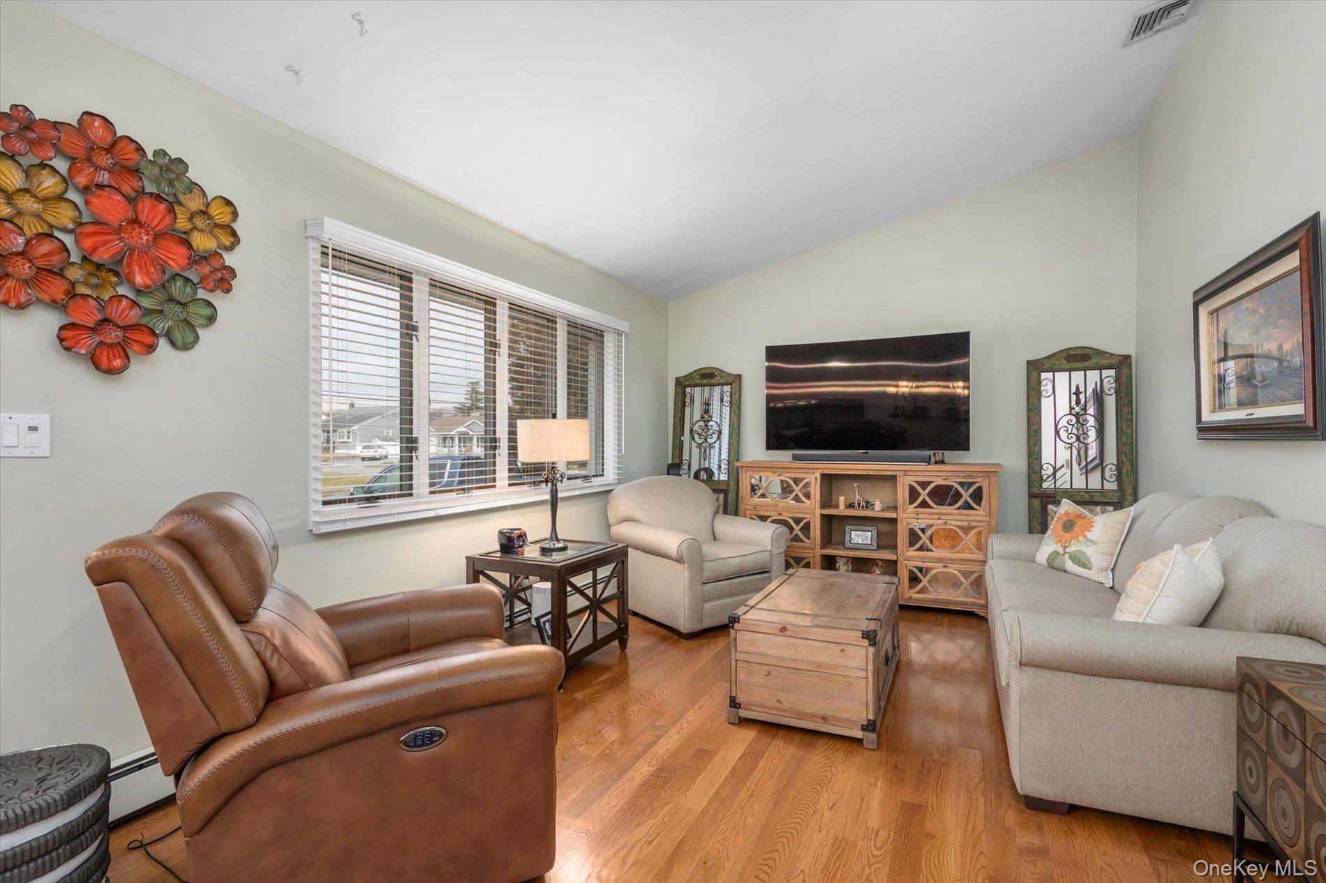 #10 photo, 525 Roosevelt Avenue, Massapequa Park , NY 11762