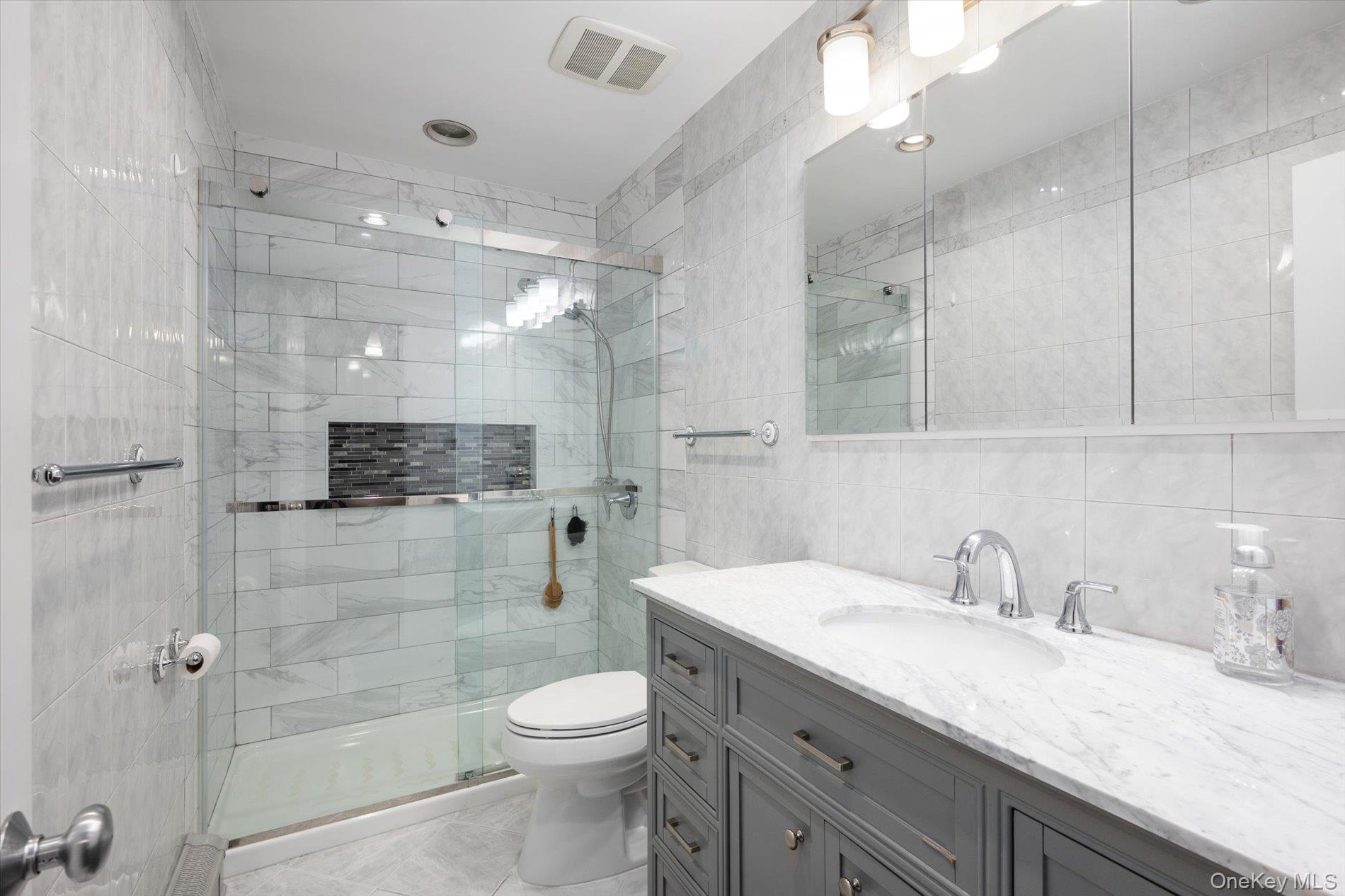 #12 photo, 525 Roosevelt Avenue, Massapequa Park , NY 11762