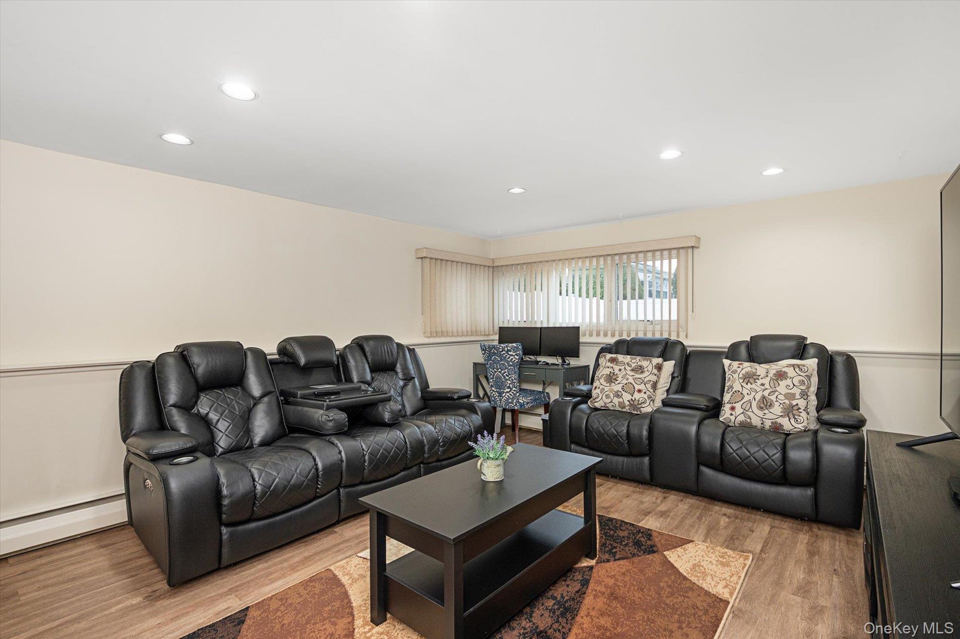 #18 photo, 525 Roosevelt Avenue, Massapequa Park , NY 11762