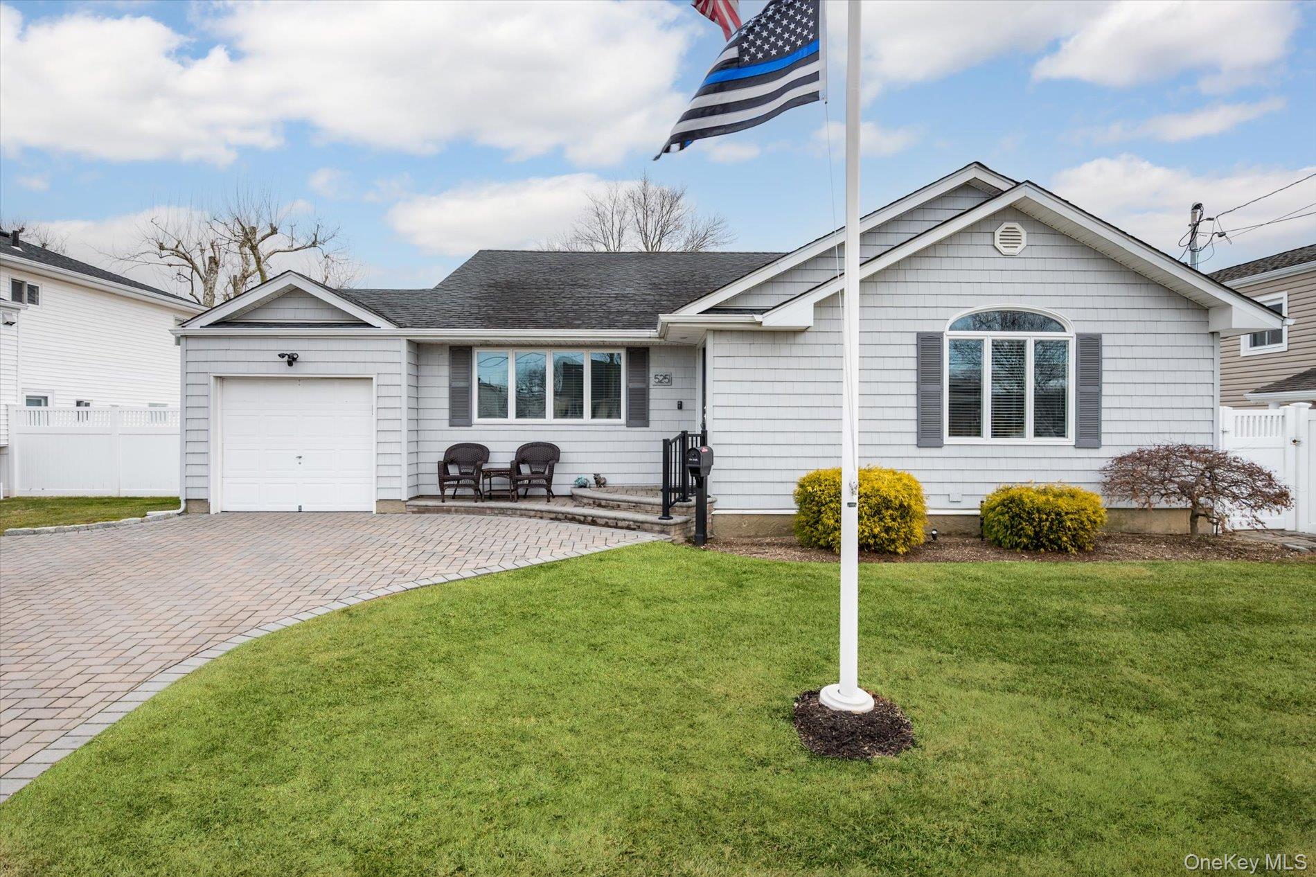 #2 photo, 525 Roosevelt Avenue, Massapequa Park , NY 11762