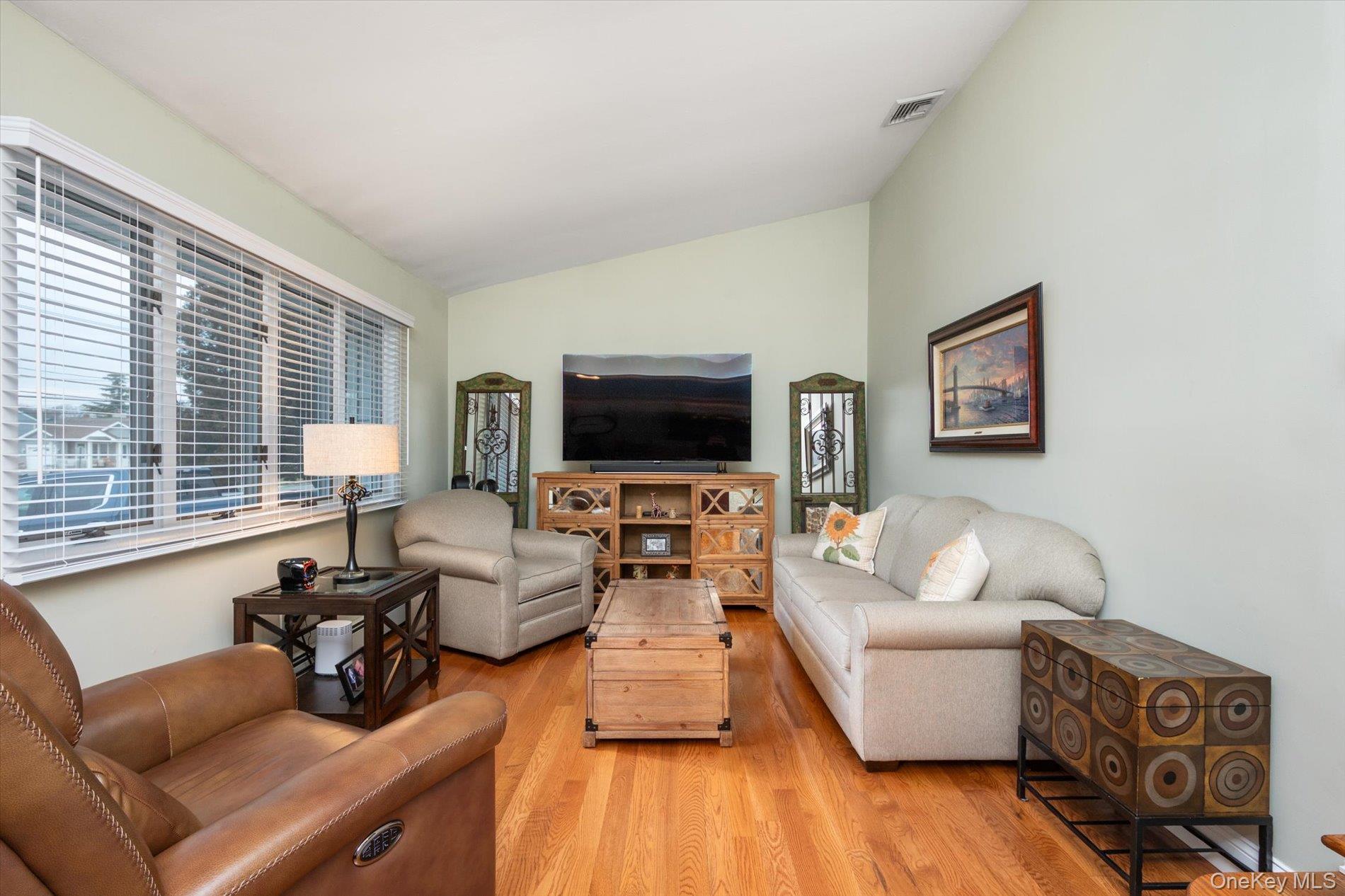 #8 photo, 525 Roosevelt Avenue, Massapequa Park , NY 11762