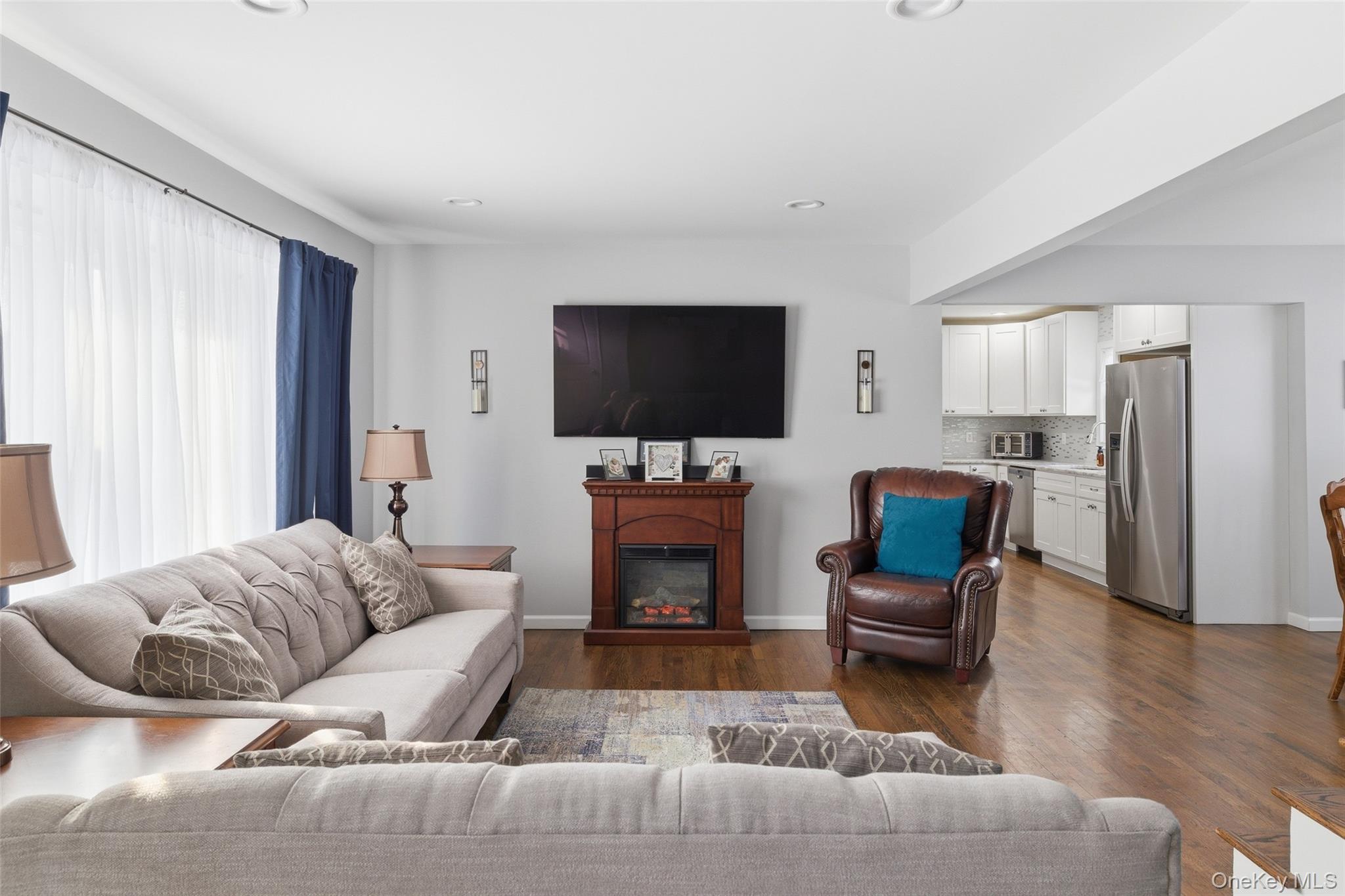 #4 photo, 30 Linwood Place, Massapequa Park , NY 11762