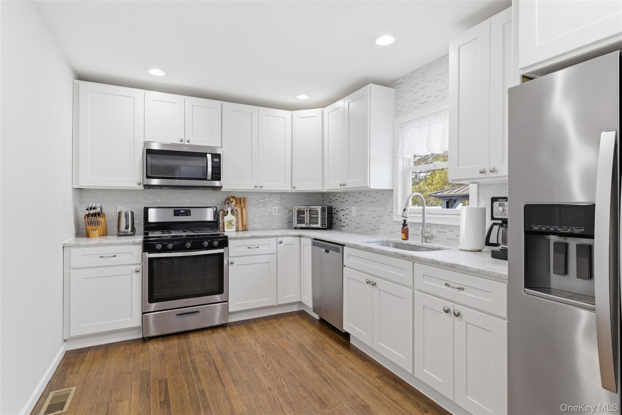 #6 photo, 30 Linwood Place, Massapequa Park , NY 11762