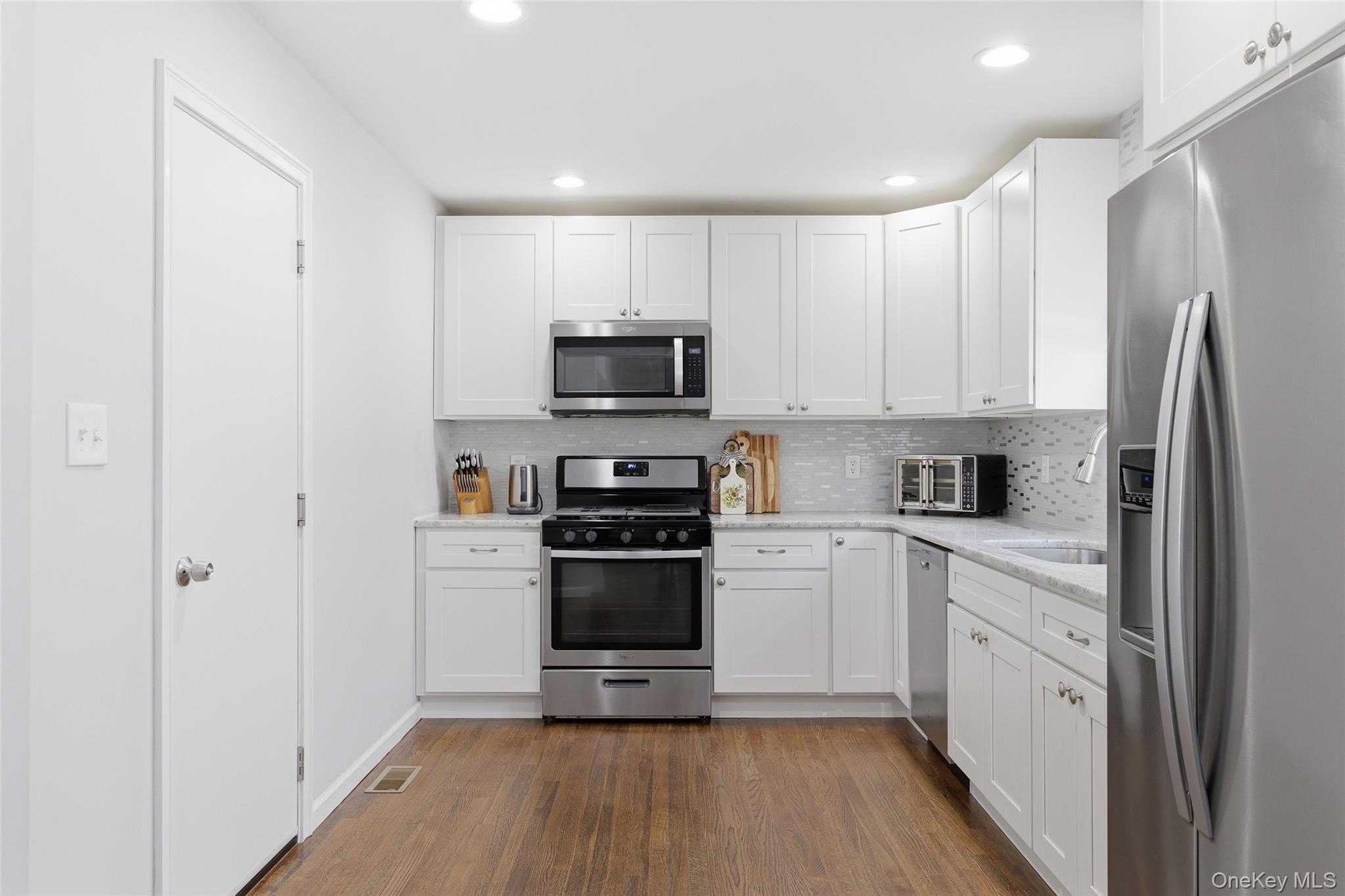 #7 photo, 30 Linwood Place, Massapequa Park , NY 11762