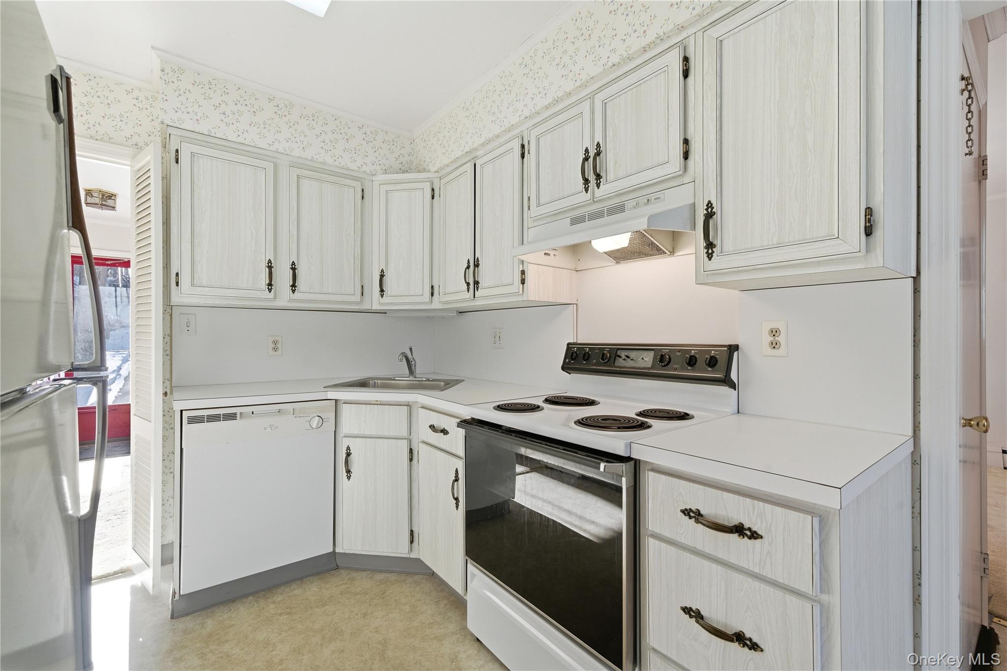 #10 photo, 115 Red Oak Court, Port Jefferson , NY 11777