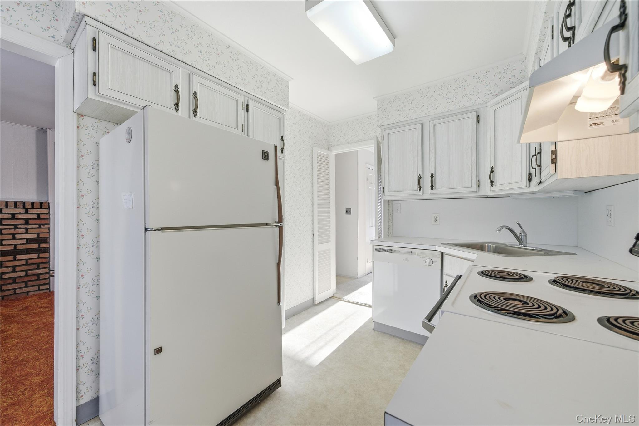 #11 photo, 115 Red Oak Court, Port Jefferson , NY 11777