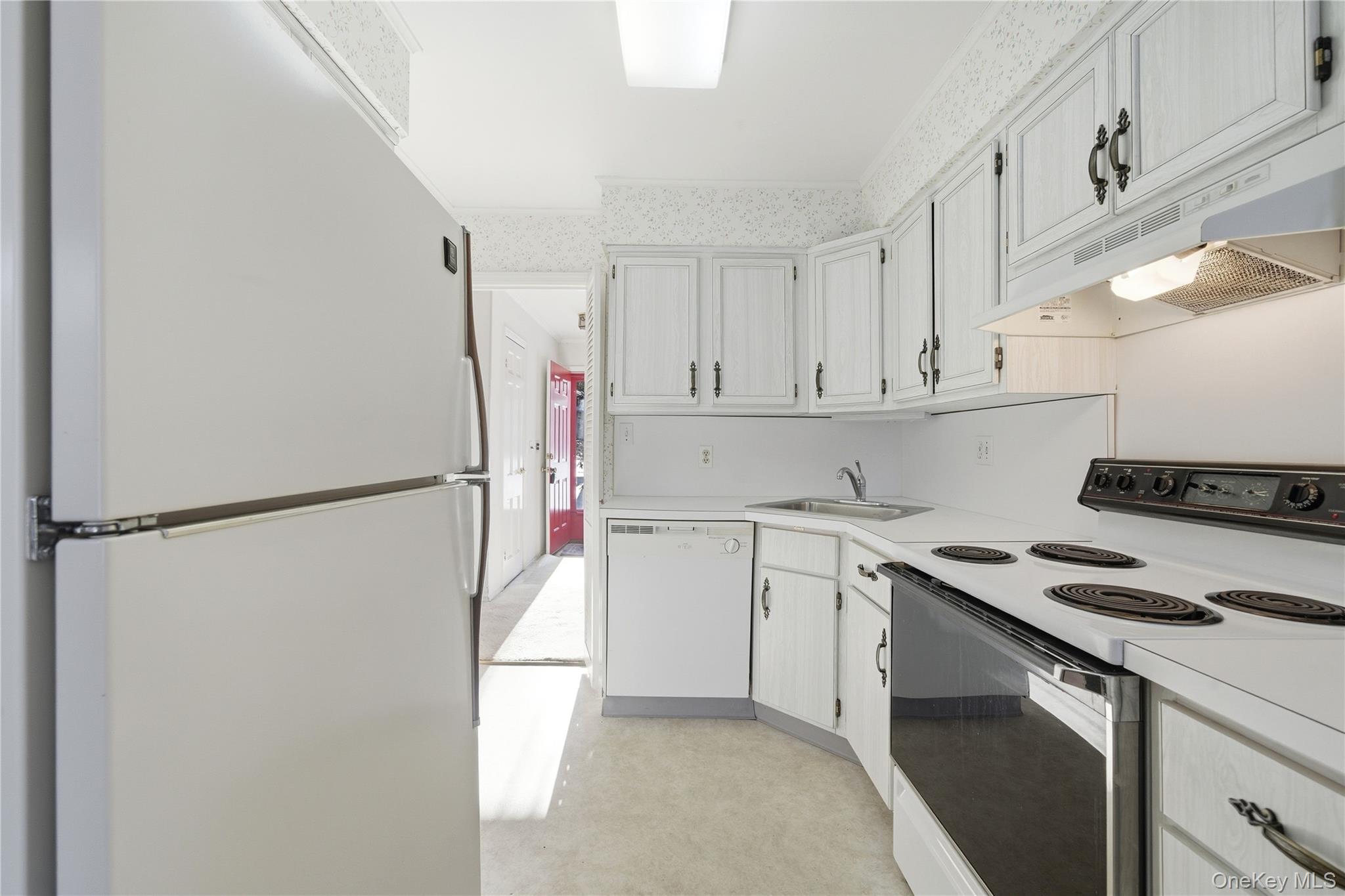 #12 photo, 115 Red Oak Court, Port Jefferson , NY 11777