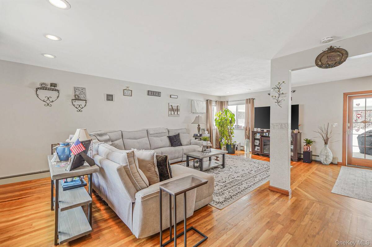 #25 photo, 158 Spiral Road, Holtsville , NY 11742