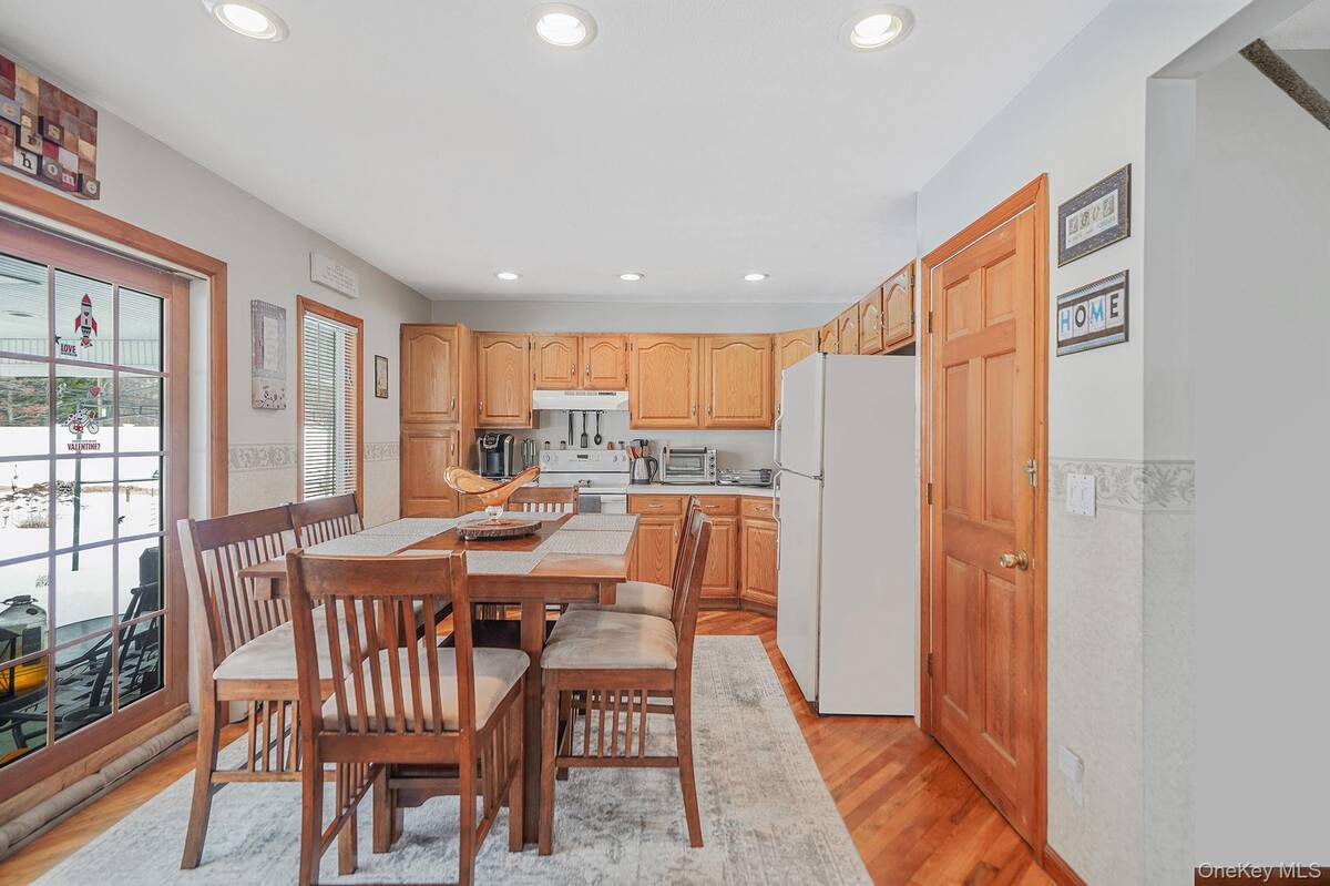 #29 photo, 158 Spiral Road, Holtsville , NY 11742