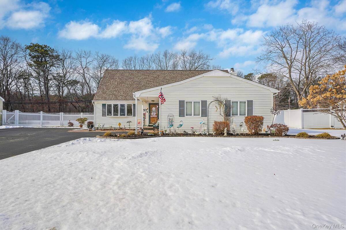 #5 photo, 158 Spiral Road, Holtsville , NY 11742