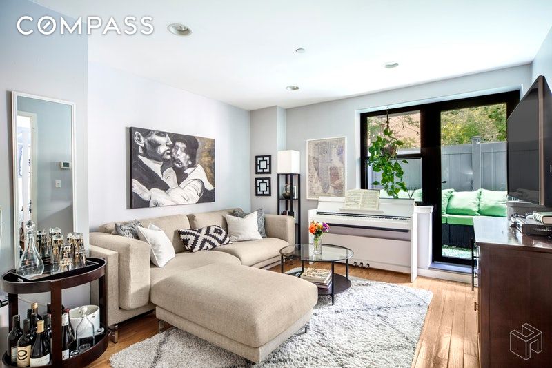 #1 photo, 2101 8th Avenue, Harlem , NY 10026