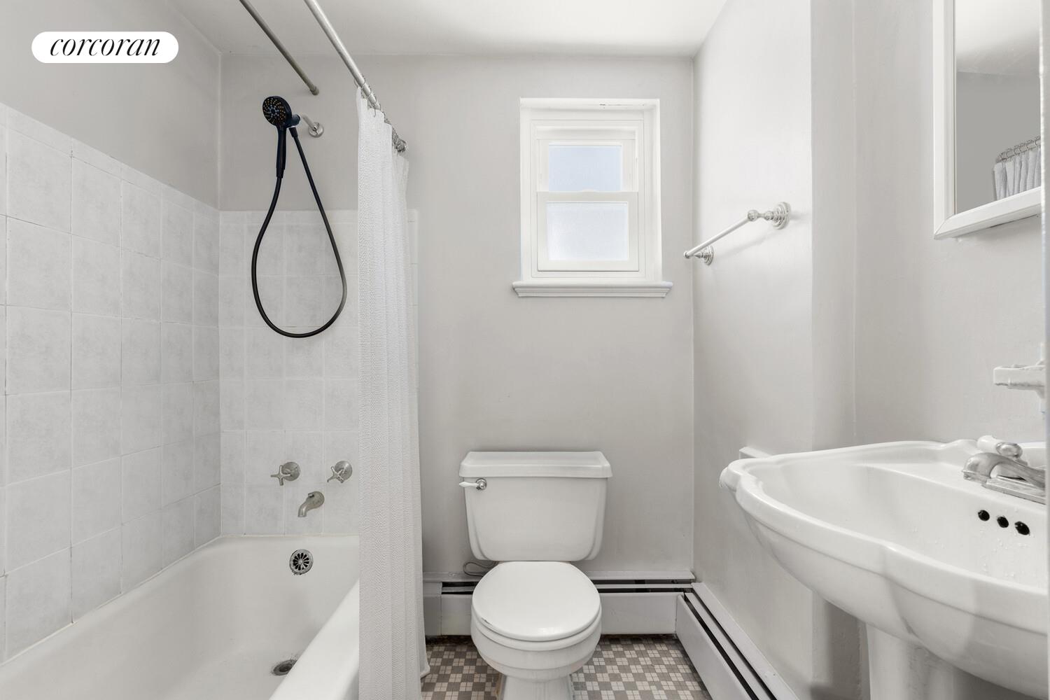 #10 photo, 147-36 CHARTER Road, Kew Gardens Hills , NY 11435