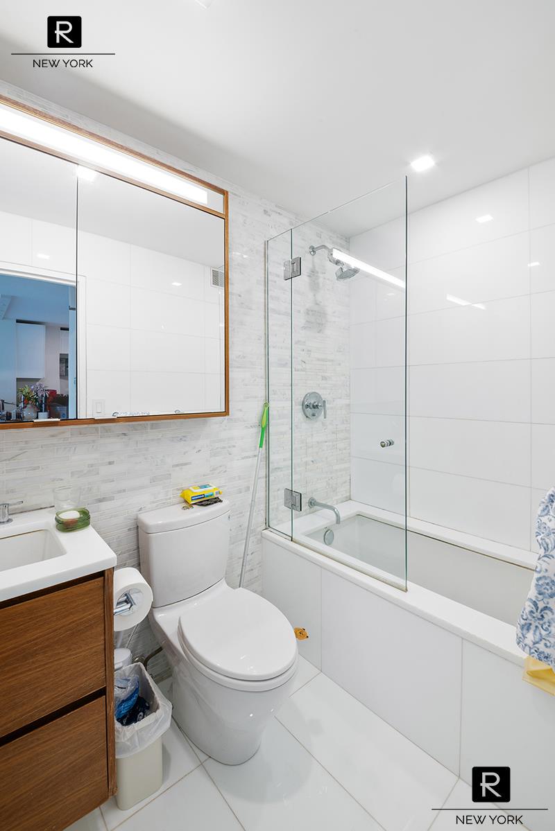 #12 photo, 301 W 53rd Street, Hell's Kitchen , NY 10019