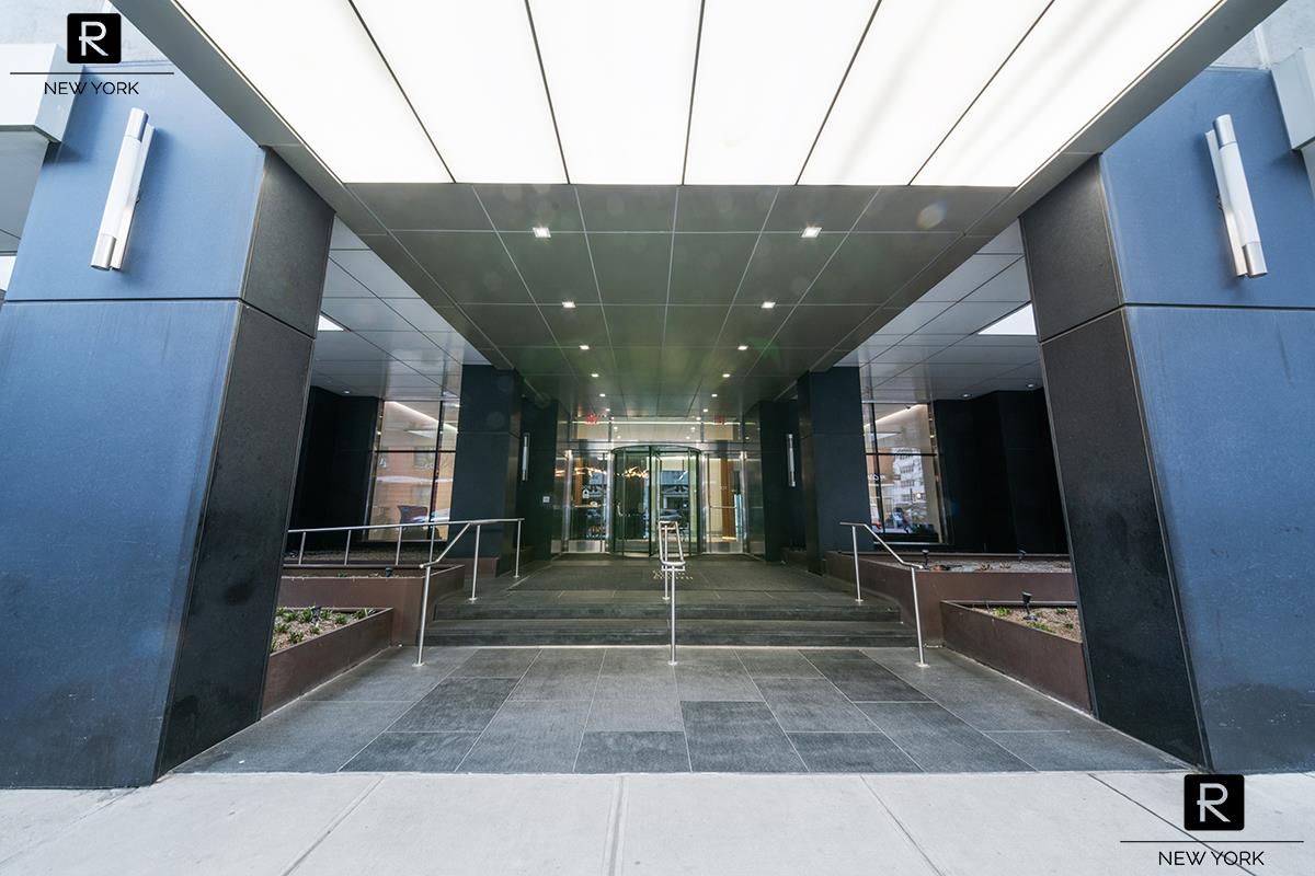 #15 photo, 301 W 53rd Street, Hell's Kitchen , NY 10019