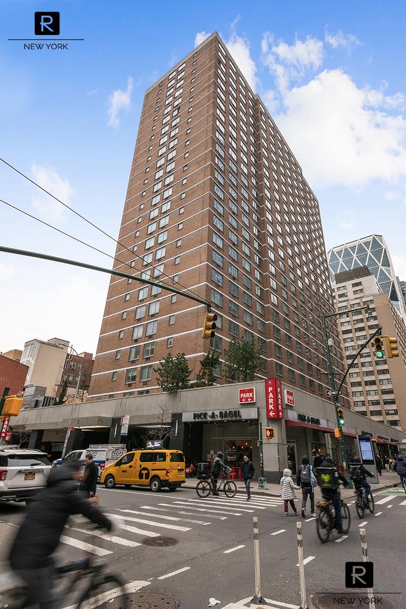 #16 photo, 301 W 53rd Street, Hell's Kitchen , NY 10019