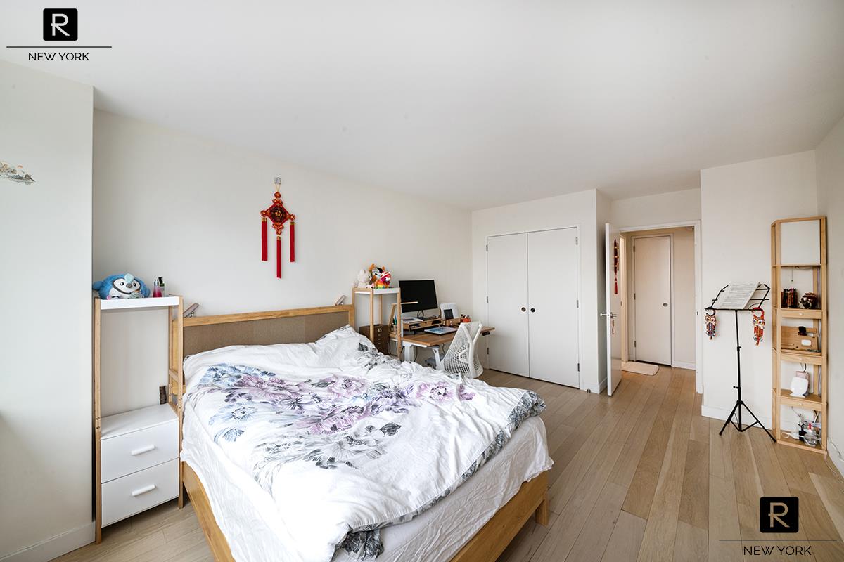 #9 photo, 301 W 53rd Street, Hell's Kitchen , NY 10019