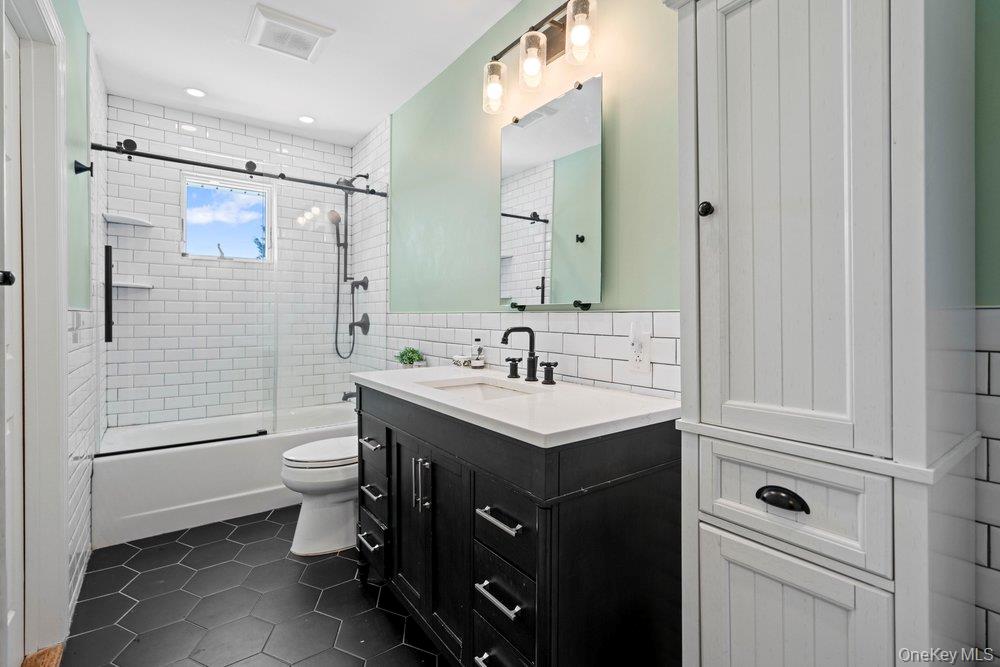 #19 photo, 60 Leewater Avenue, Massapequa , NY 11758