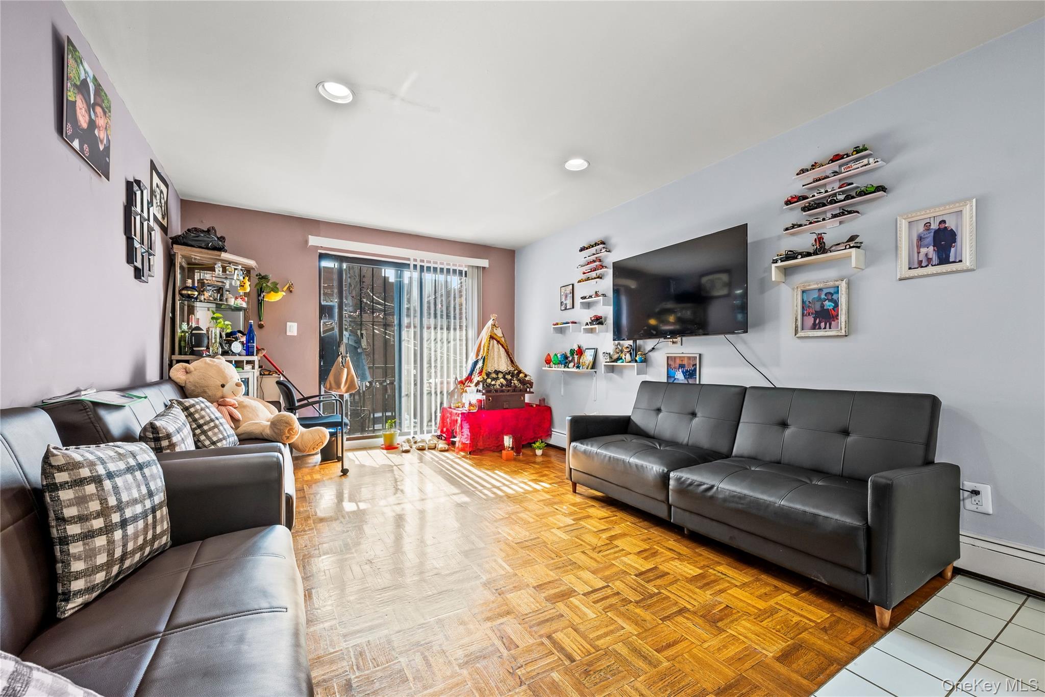 #18 photo, 5609 van cleef, Corona , NY 11368