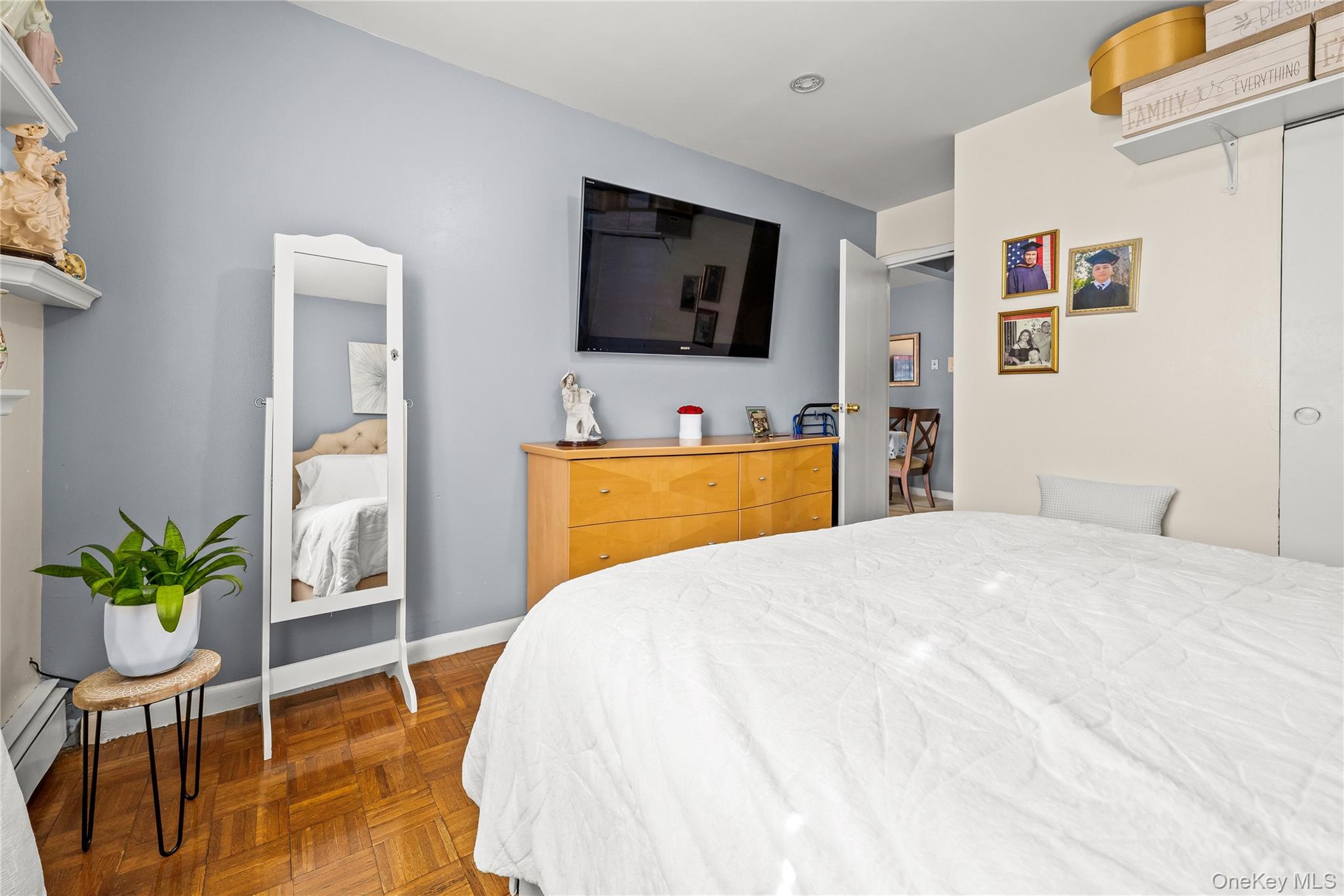 #9 photo, 5609 van cleef, Corona , NY 11368