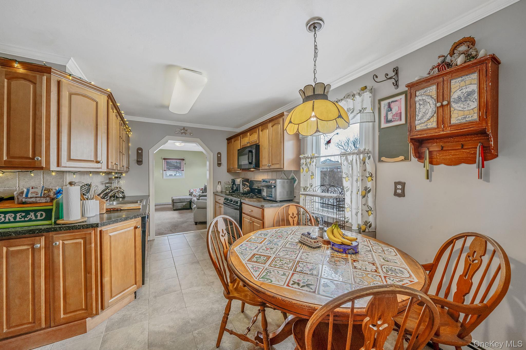 #13 photo, 924 S 4th Street, Lindenhurst , NY 11757