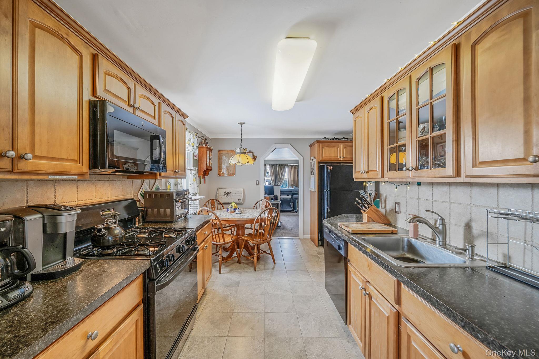 #15 photo, 924 S 4th Street, Lindenhurst , NY 11757