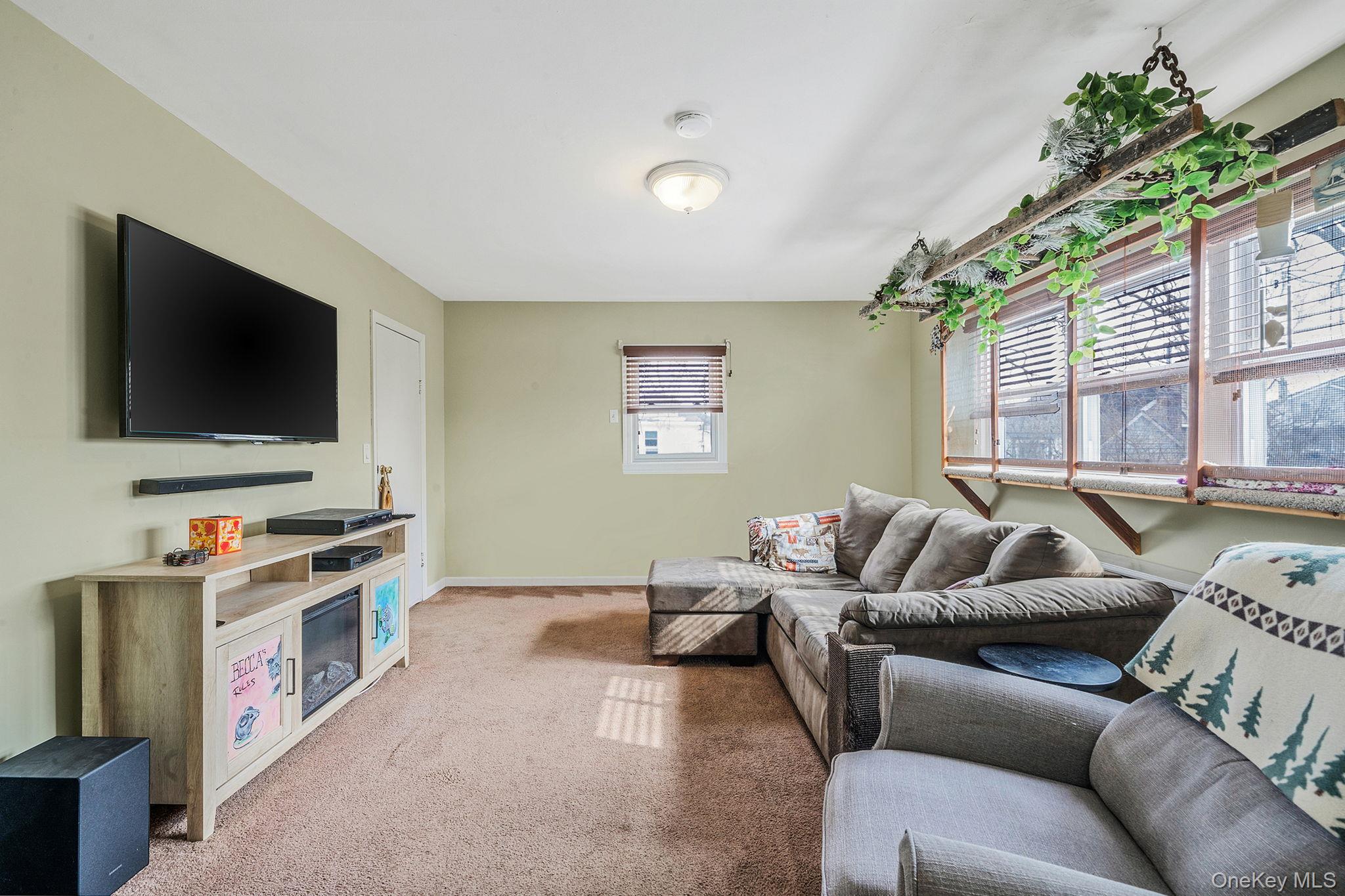 #16 photo, 924 S 4th Street, Lindenhurst , NY 11757