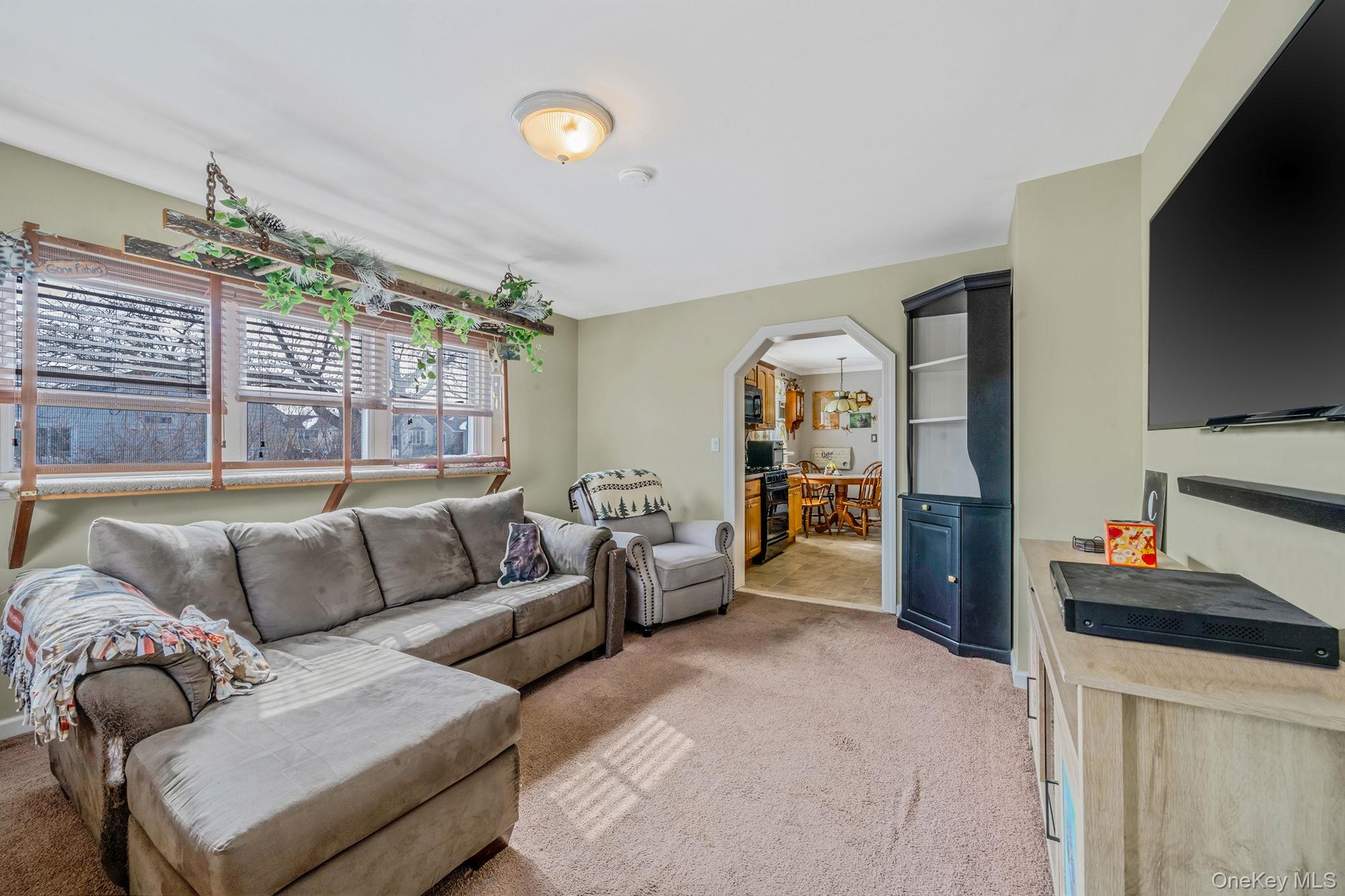 #17 photo, 924 S 4th Street, Lindenhurst , NY 11757