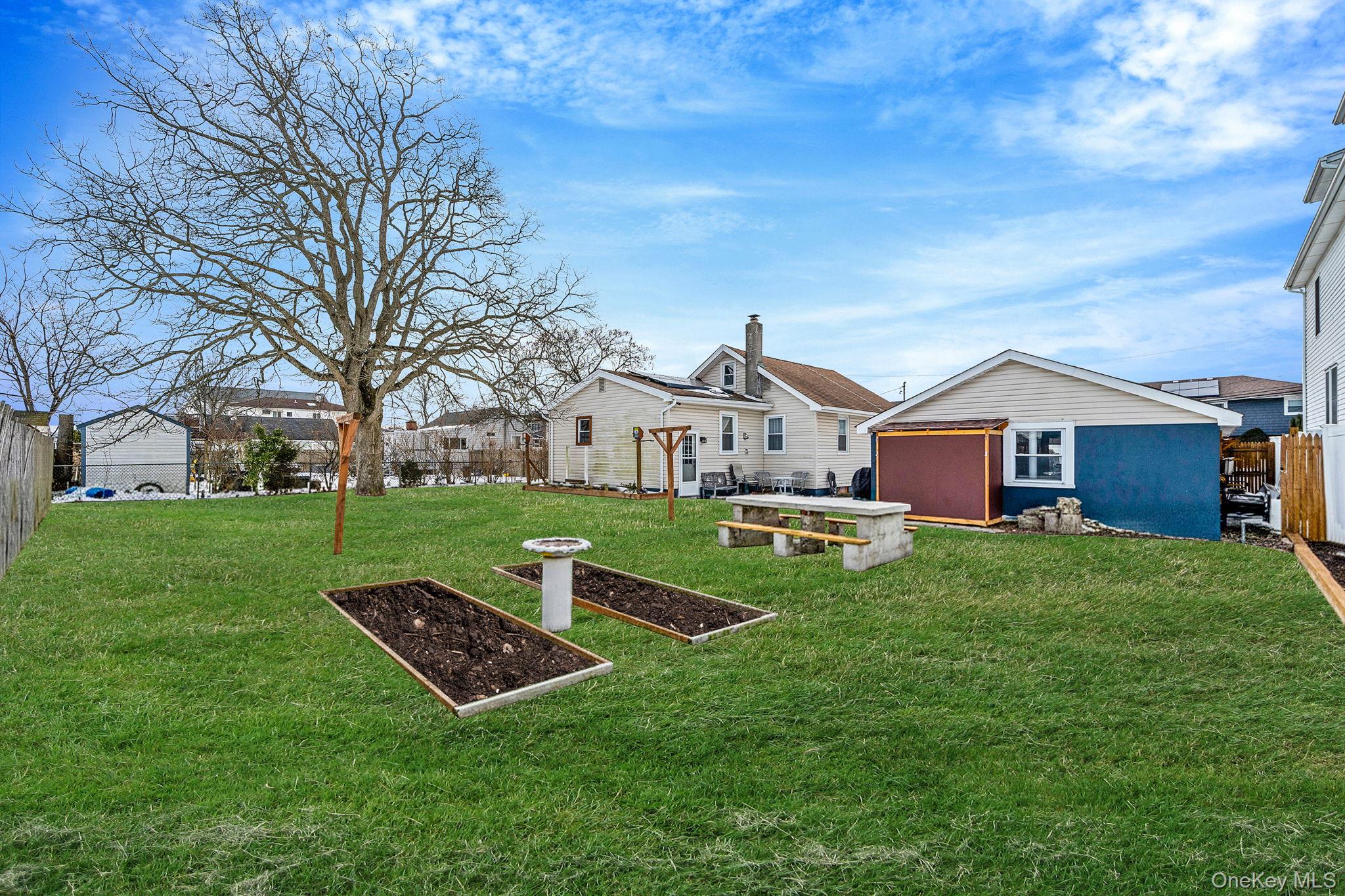 #5 photo, 924 S 4th Street, Lindenhurst , NY 11757