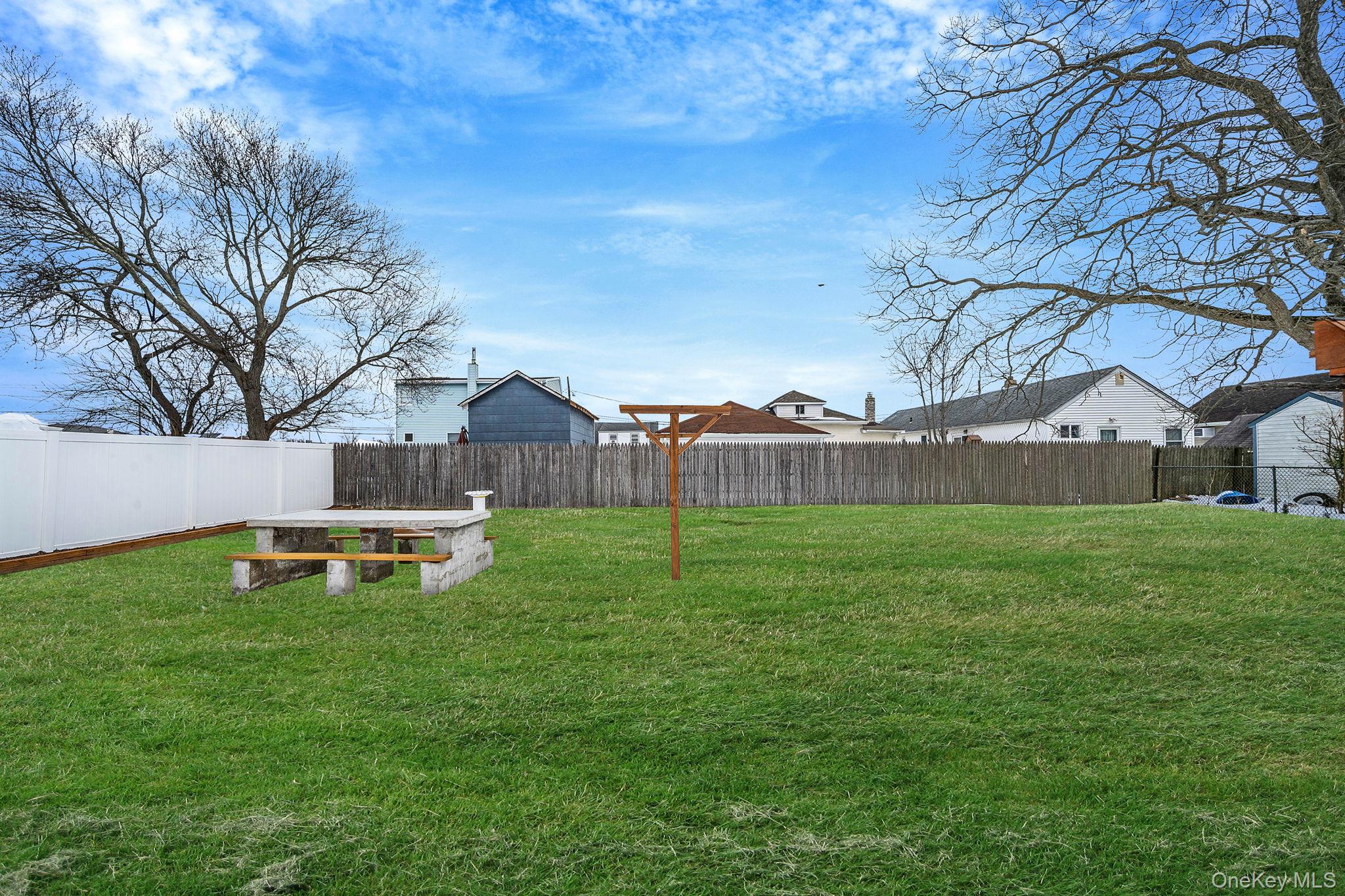 #6 photo, 924 S 4th Street, Lindenhurst , NY 11757