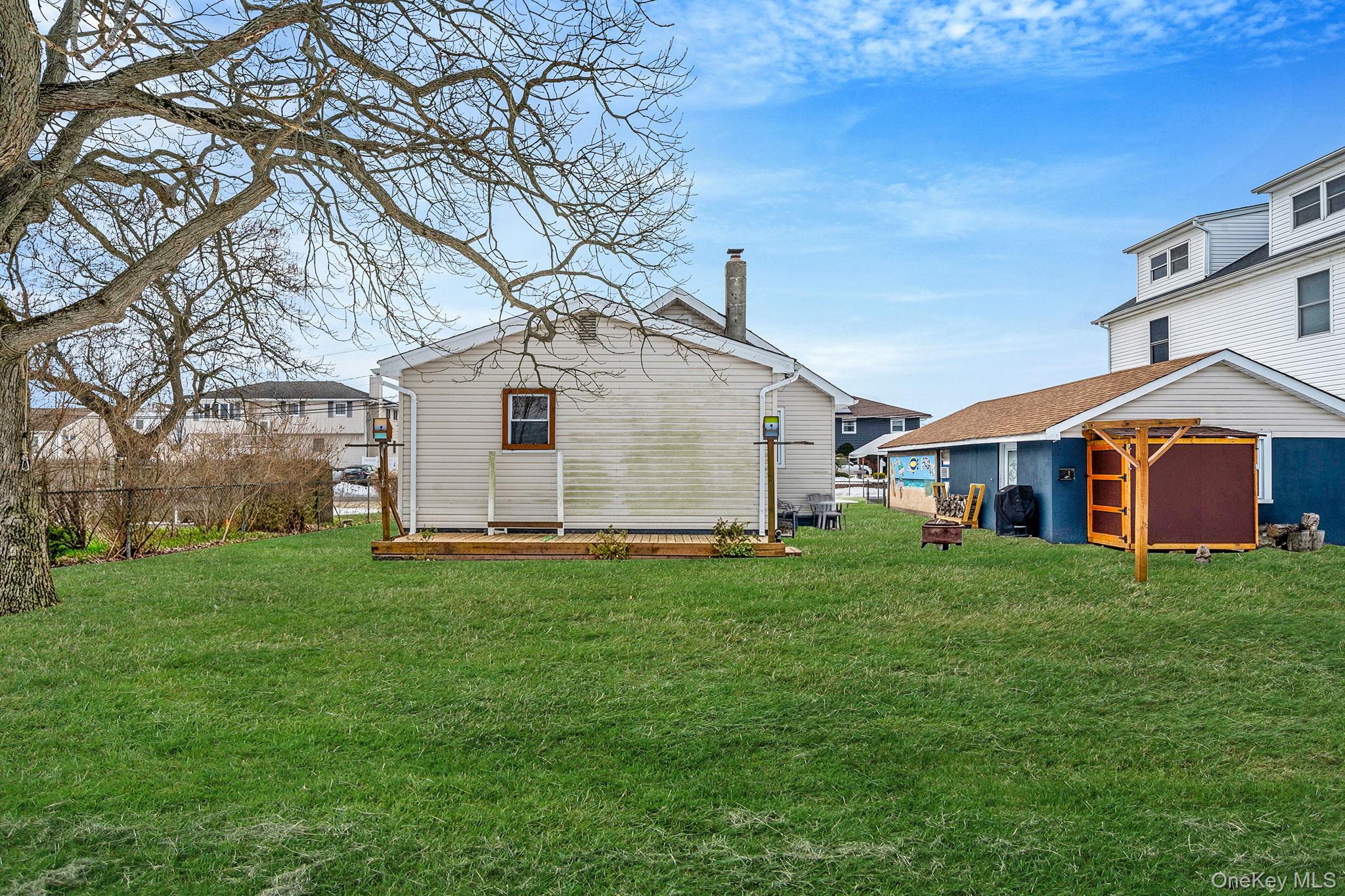 #7 photo, 924 S 4th Street, Lindenhurst , NY 11757