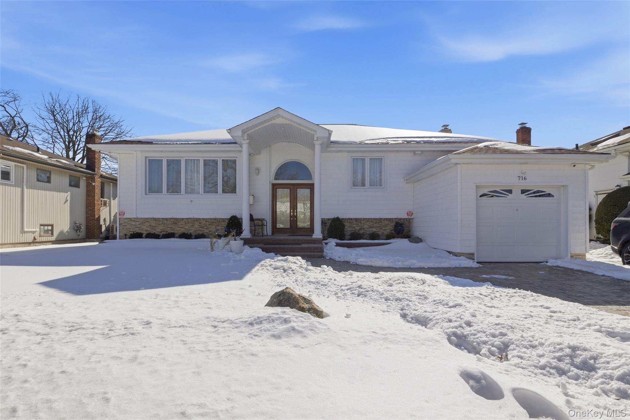 #1 photo, 716 Park Lane, Valley Stream , NY 11581