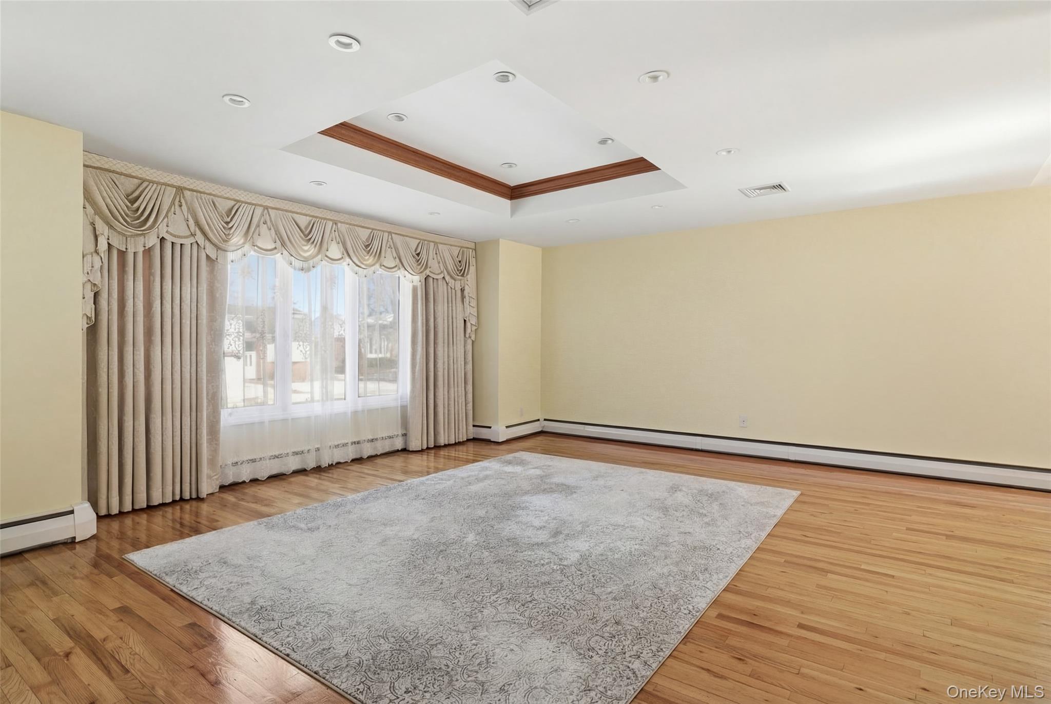 #2 photo, 716 Park Lane, Valley Stream , NY 11581