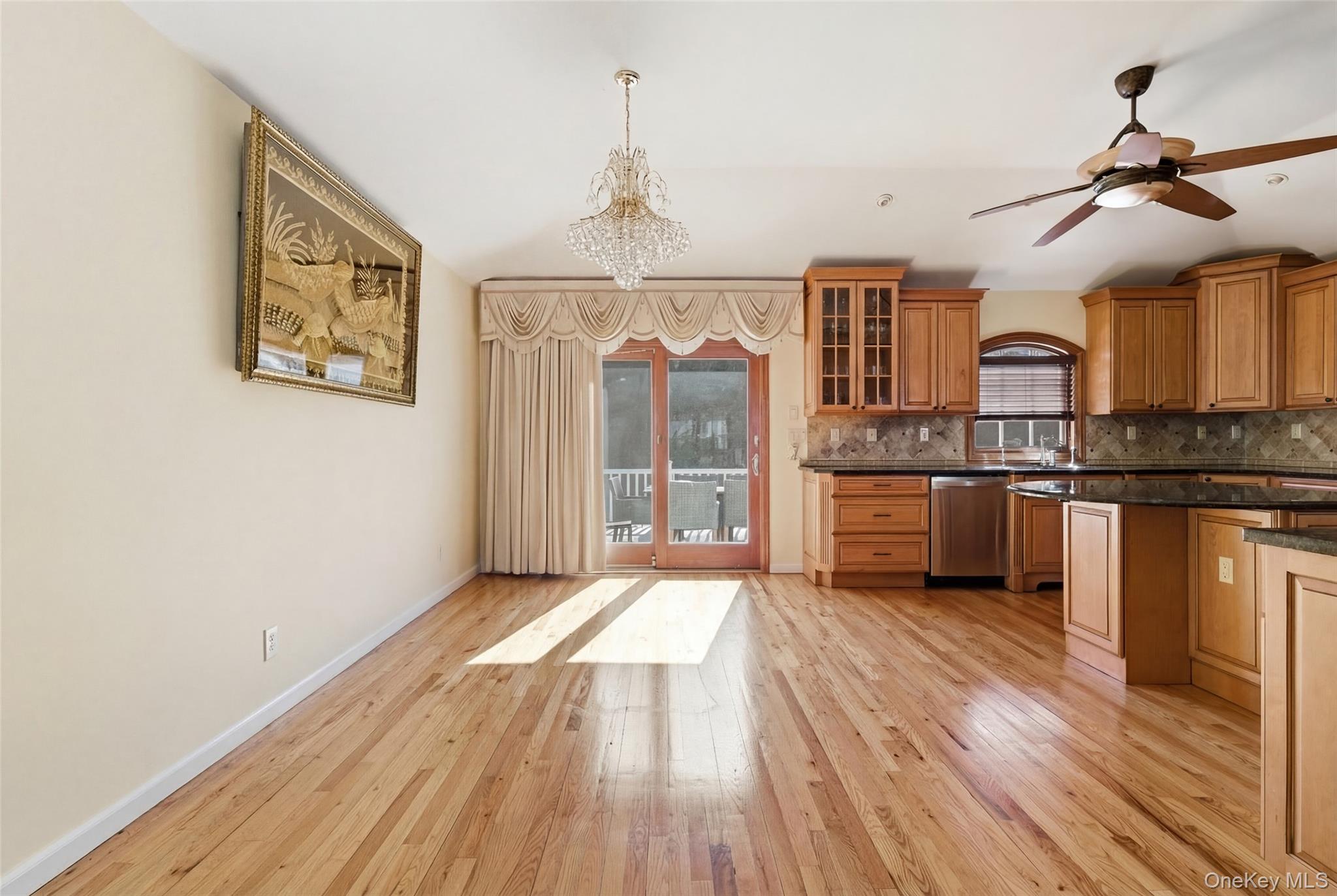 #4 photo, 716 Park Lane, Valley Stream , NY 11581