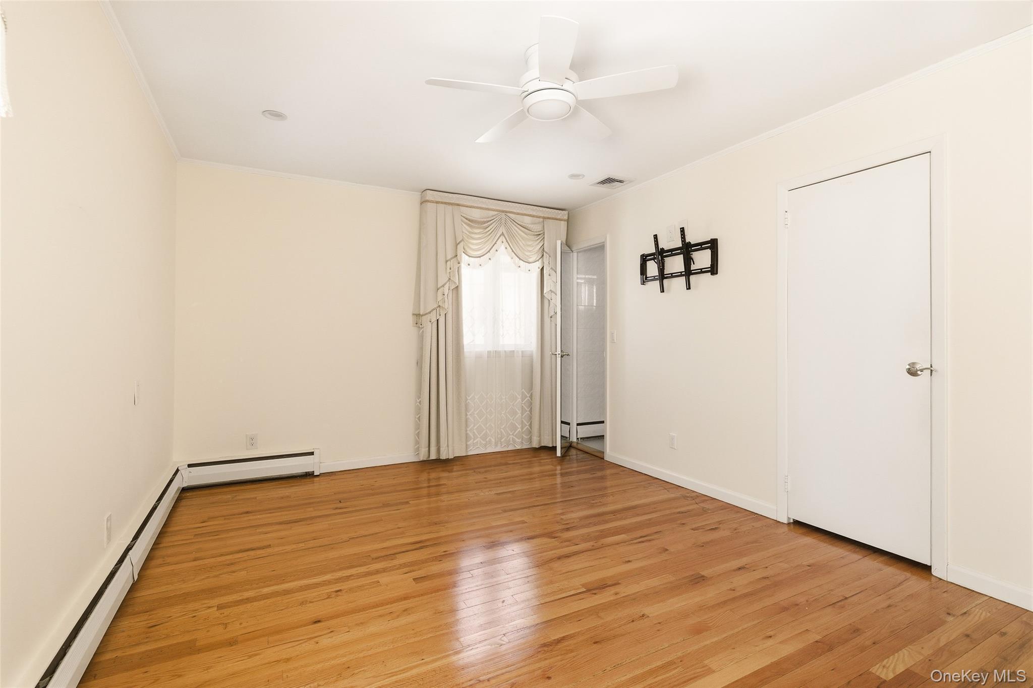 #9 photo, 716 Park Lane, Valley Stream , NY 11581