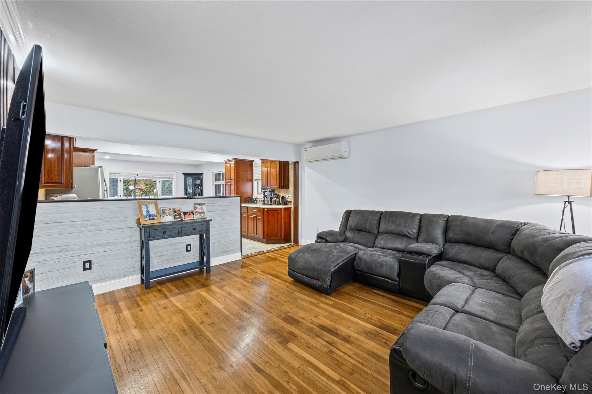 #13 photo, 612 N Broome Avenue, Lindenhurst , NY 11757