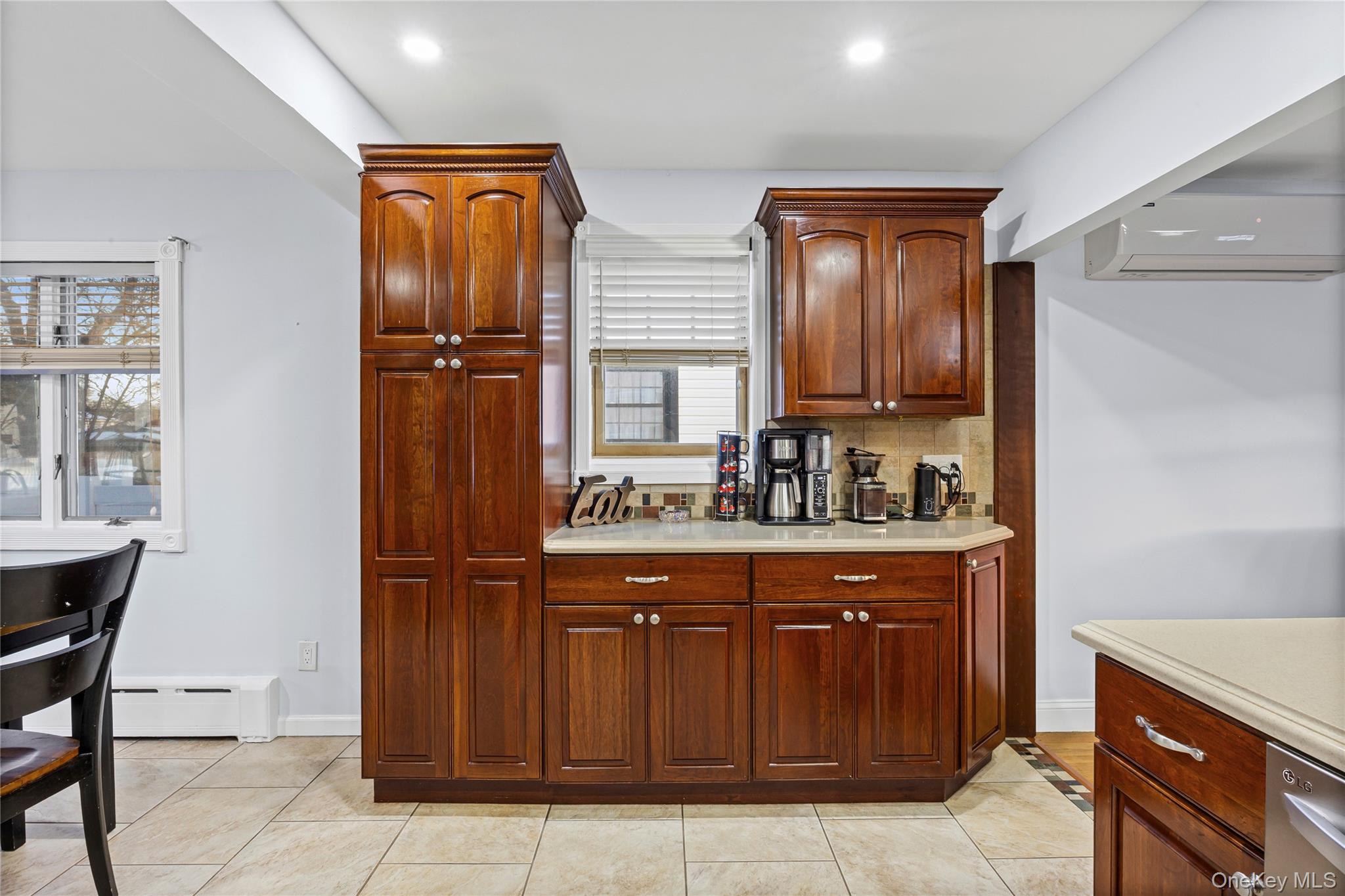 #4 photo, 612 N Broome Avenue, Lindenhurst , NY 11757