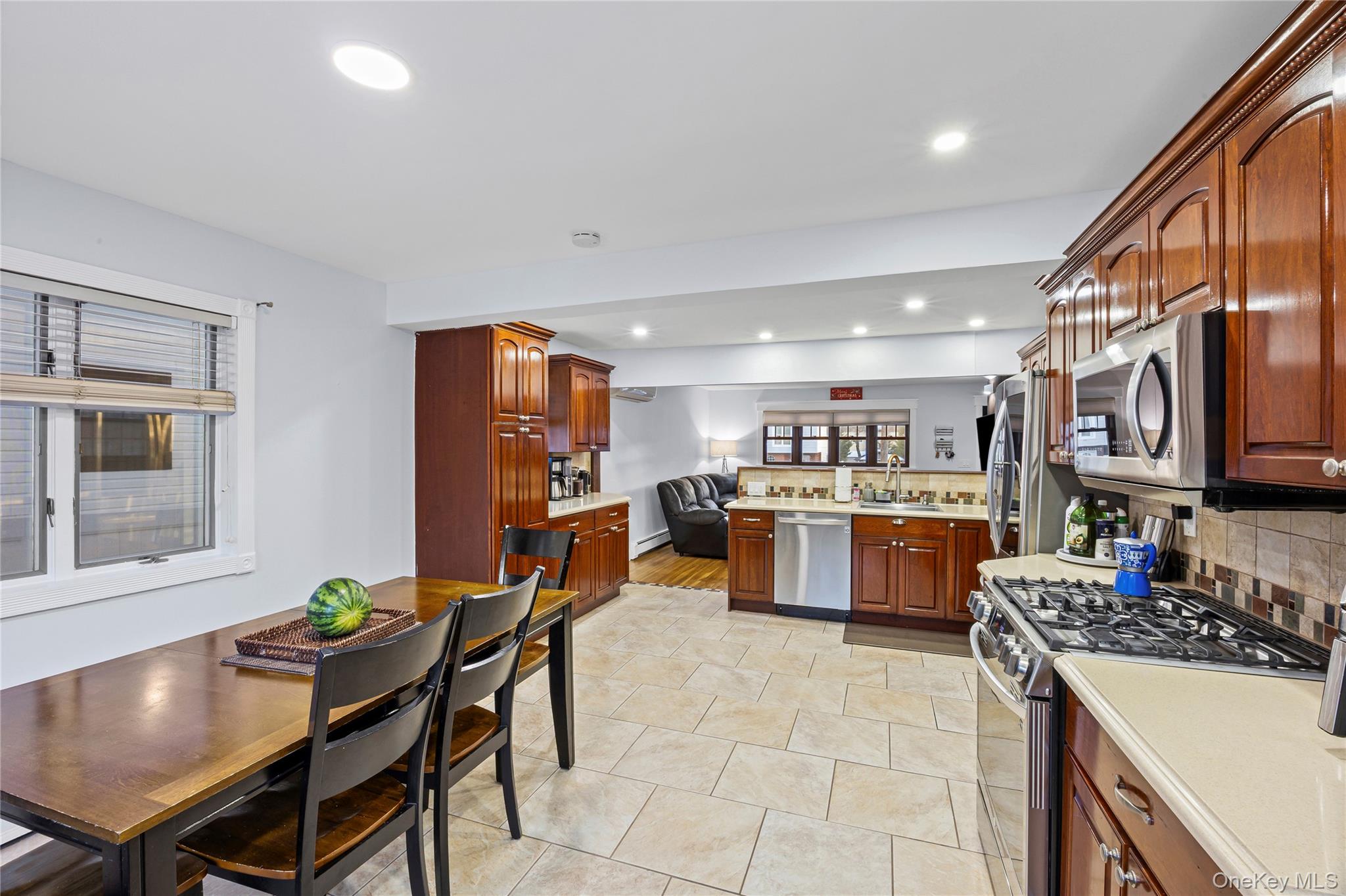 #6 photo, 612 N Broome Avenue, Lindenhurst , NY 11757