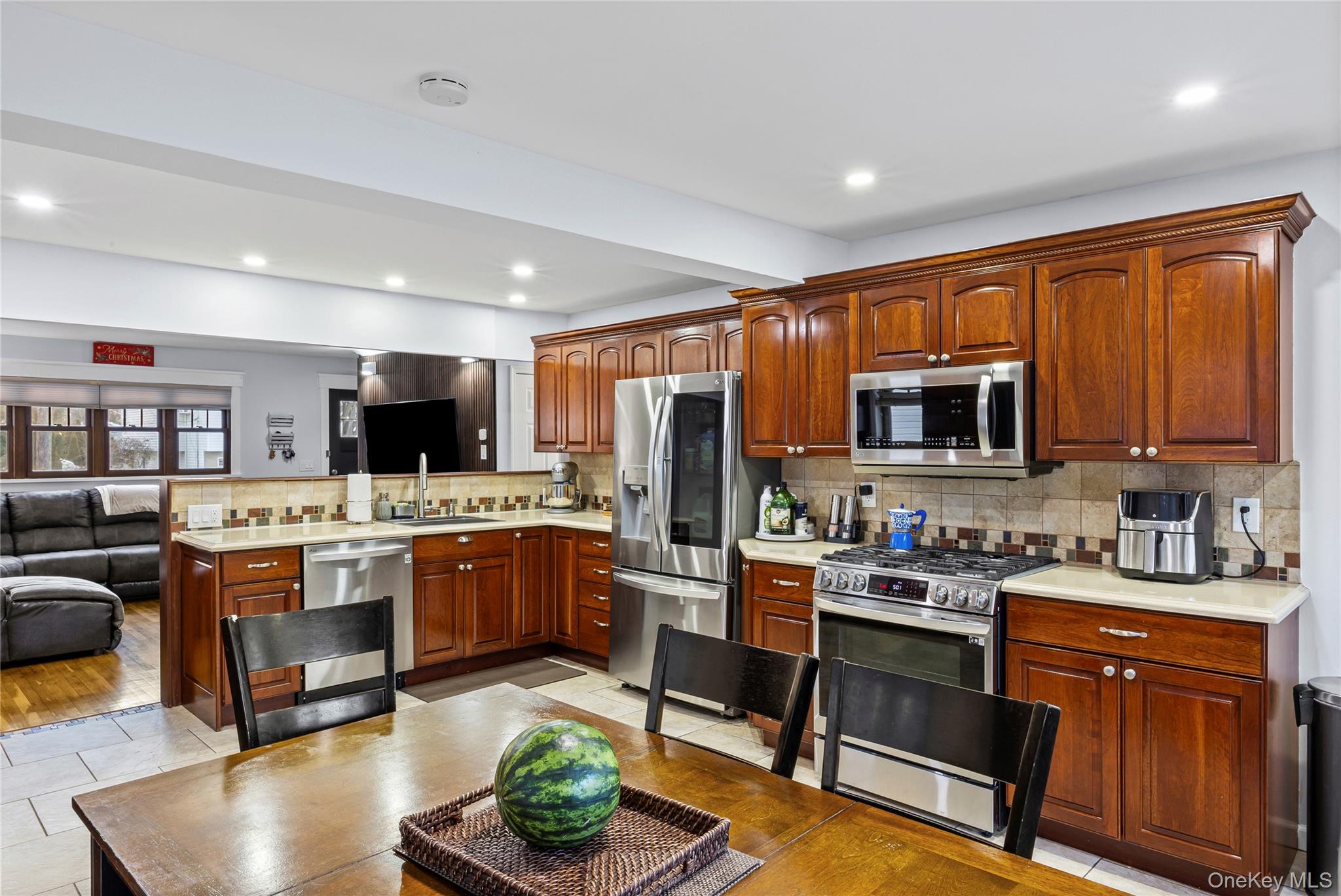 #7 photo, 612 N Broome Avenue, Lindenhurst , NY 11757