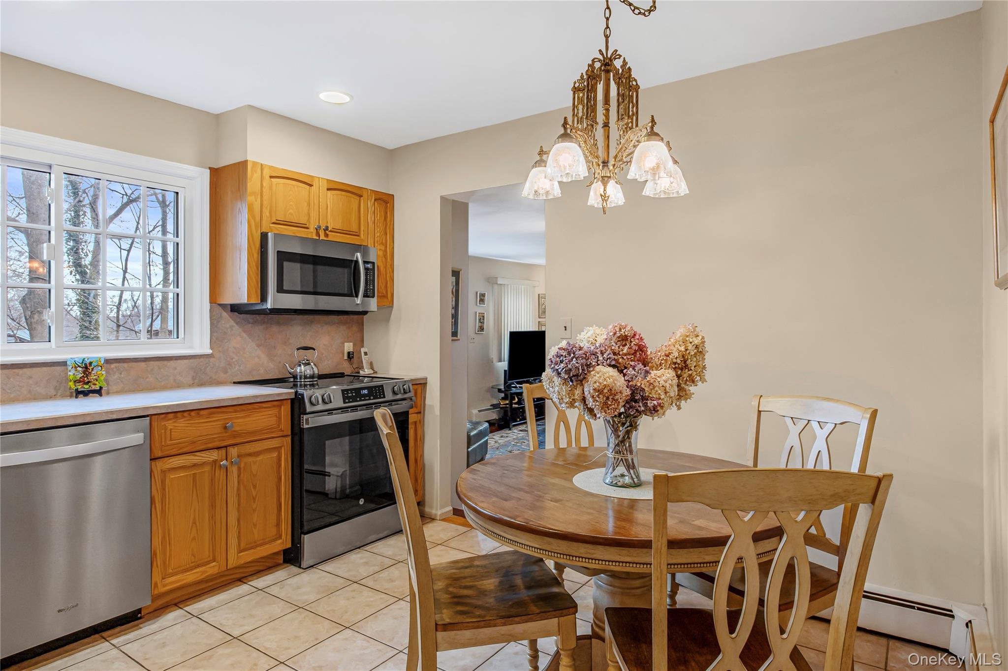 #18 photo, 35 High Hills Lane, Huntington Station , NY 11746