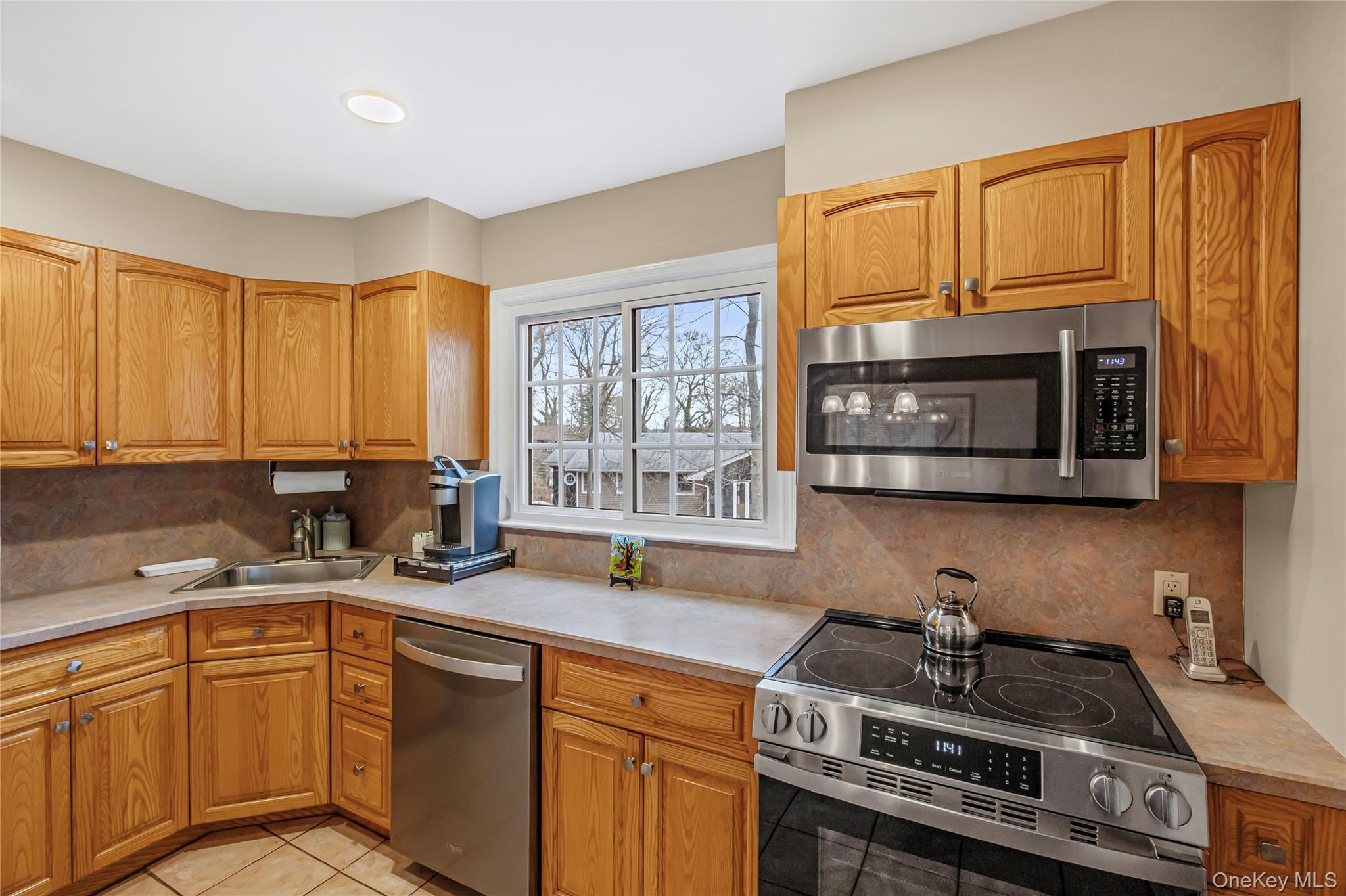 #19 photo, 35 High Hills Lane, Huntington Station , NY 11746