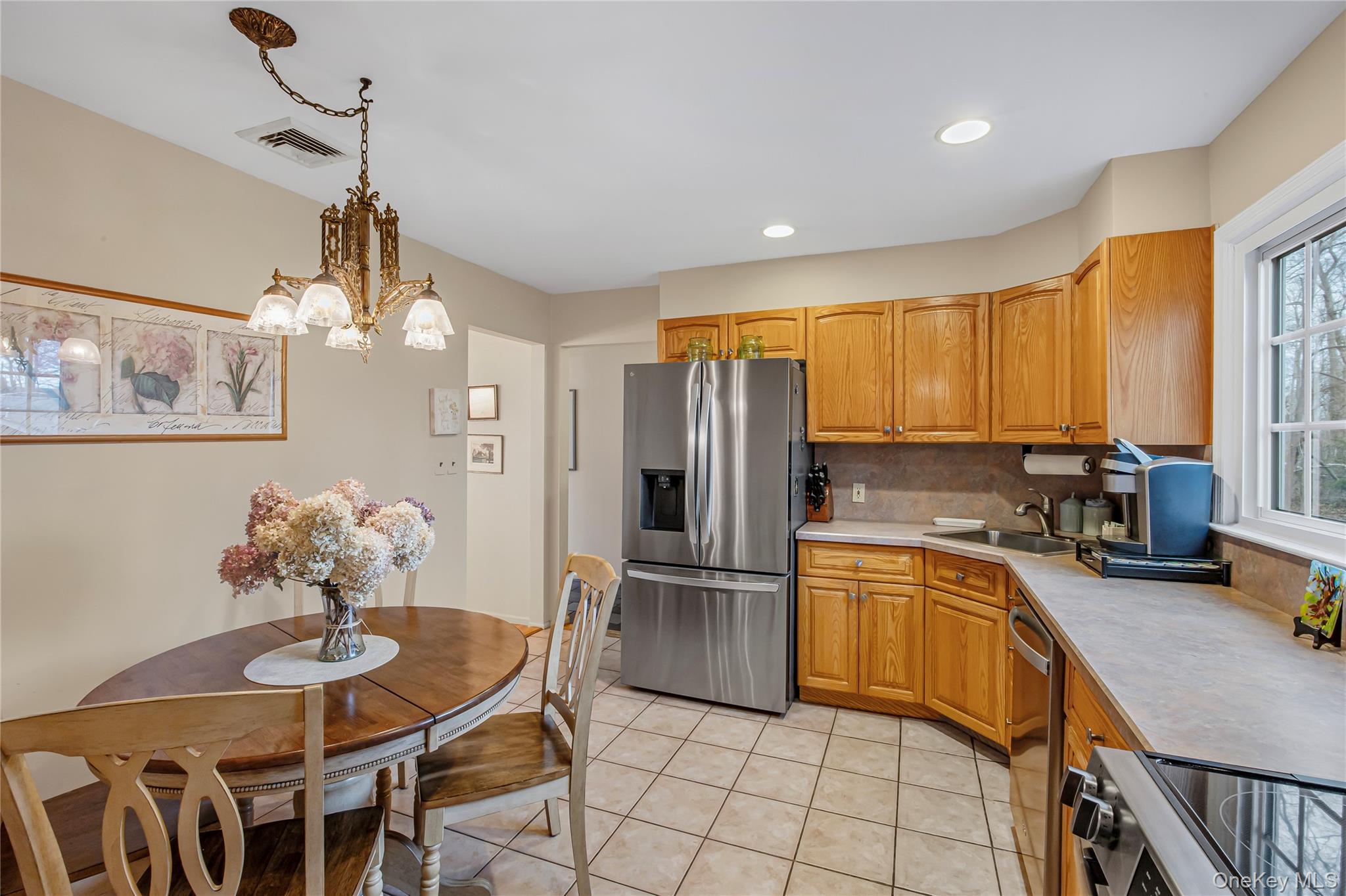 #20 photo, 35 High Hills Lane, Huntington Station , NY 11746