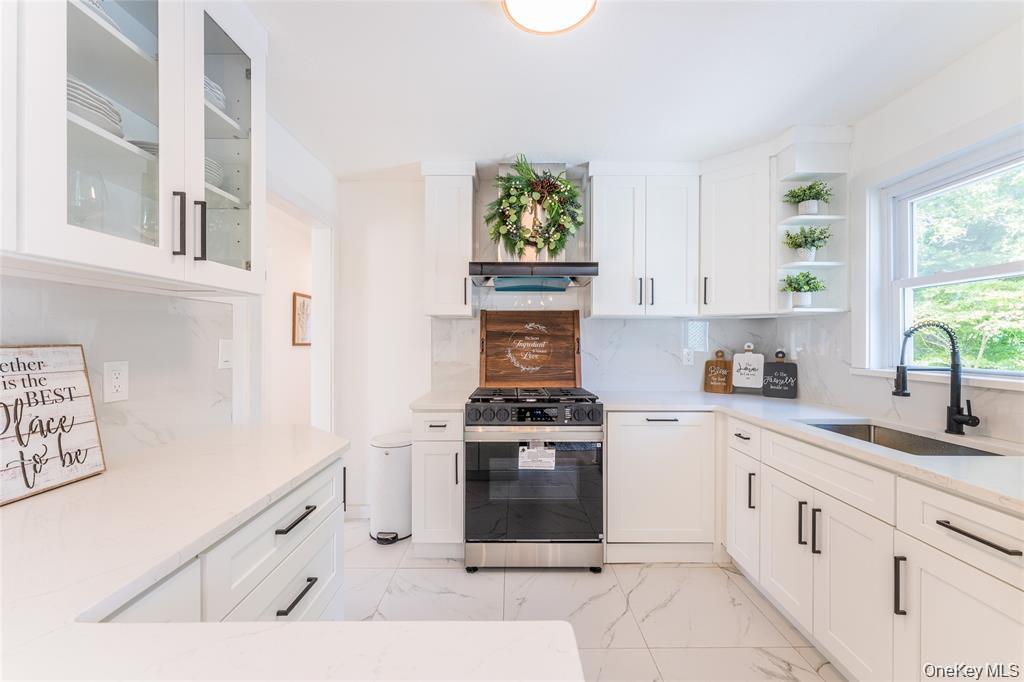 #13 photo, 120 Glenwood Road, नासाउ काउंटी Glenwood Landing , NY 11547