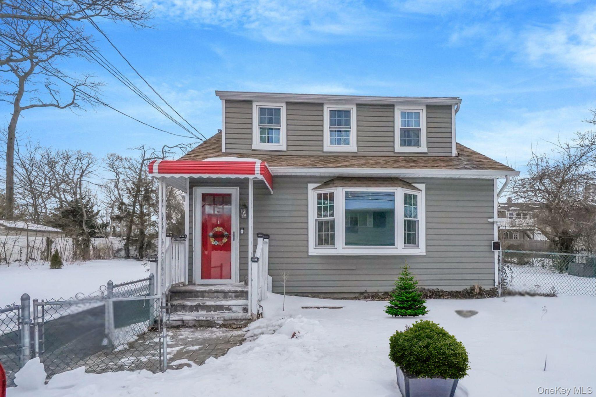 #1 photo, 20 Blythe Road, सफ़ोक काउंटी Ronkonkoma , NY 11779